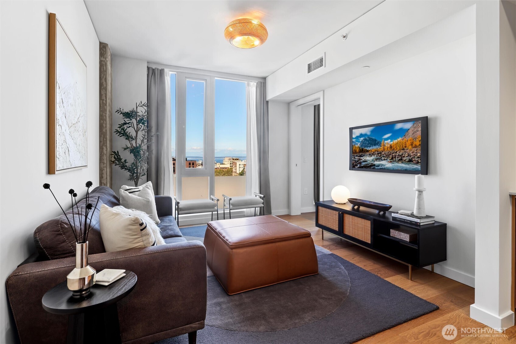 405 S Main Street Unit: 811