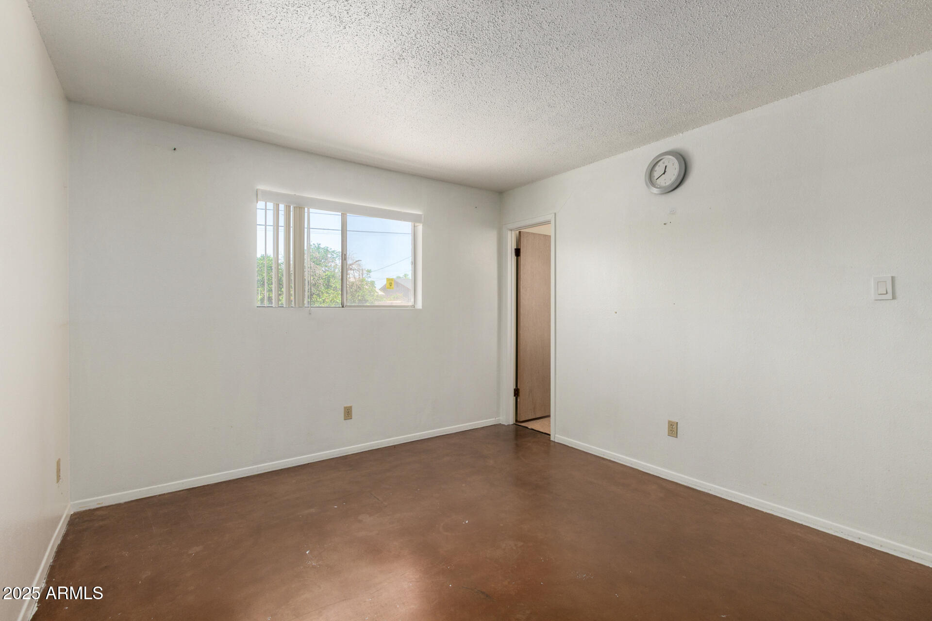 230 E FAIRMONT Drive