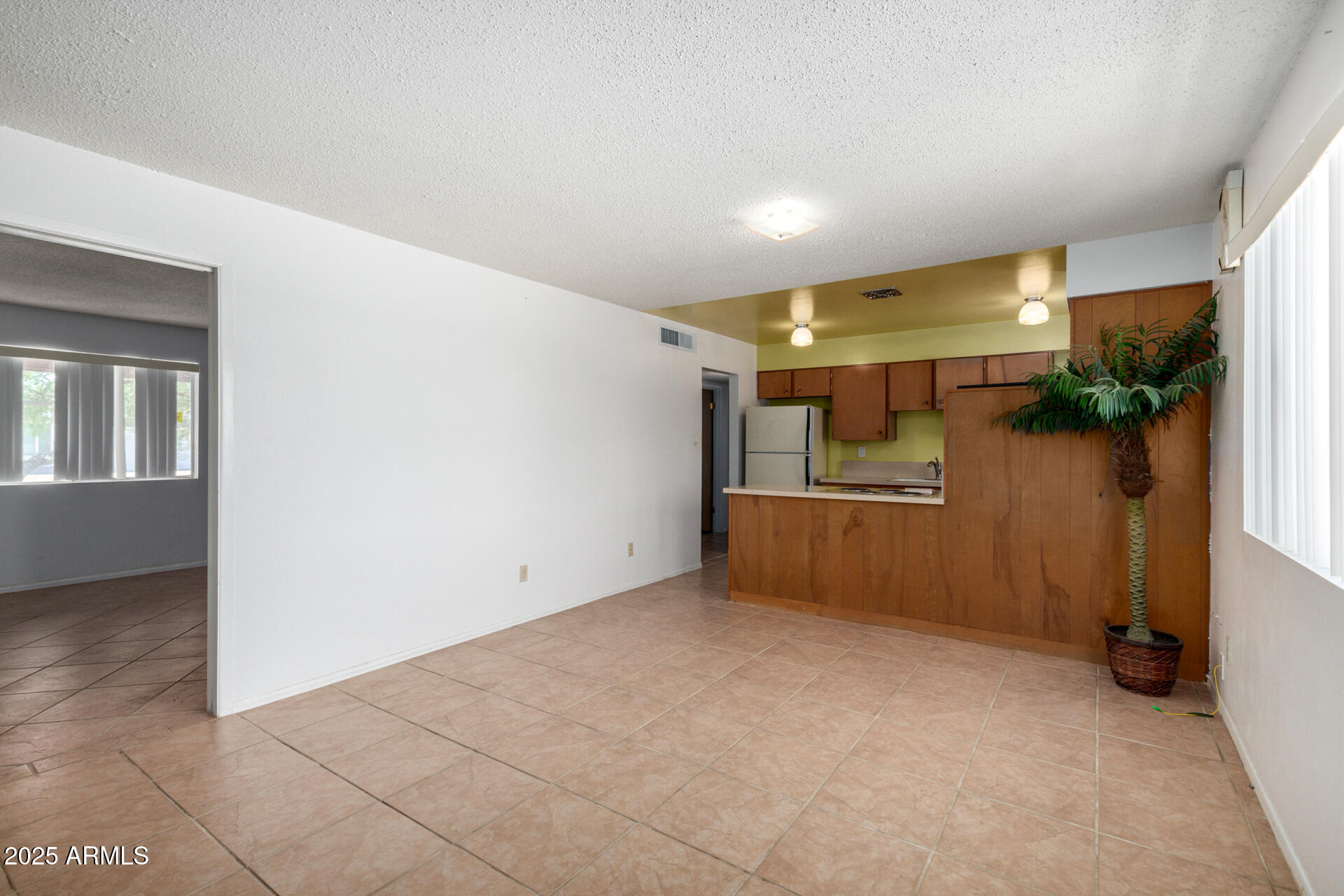 230 E FAIRMONT Drive