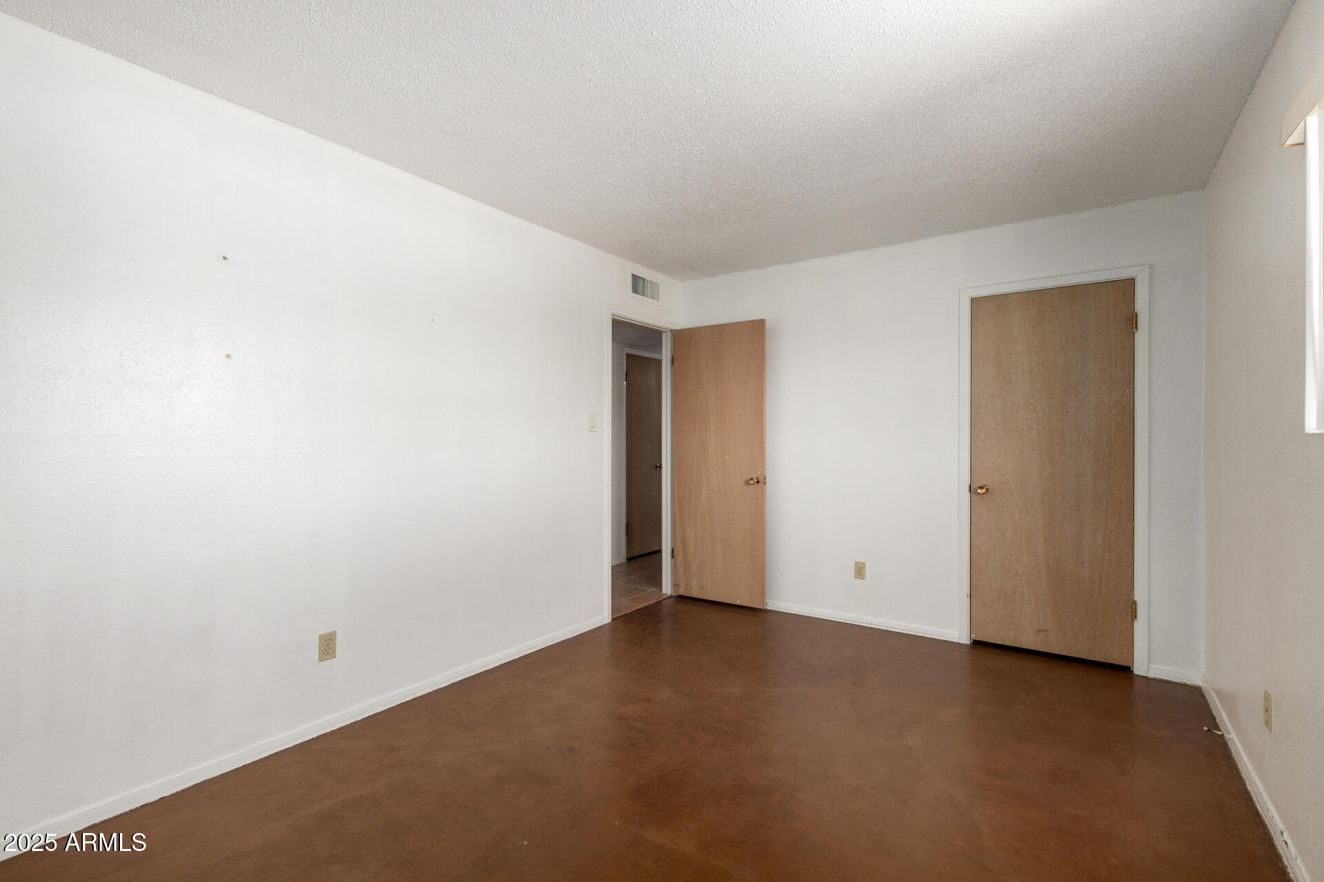 230 E FAIRMONT Drive