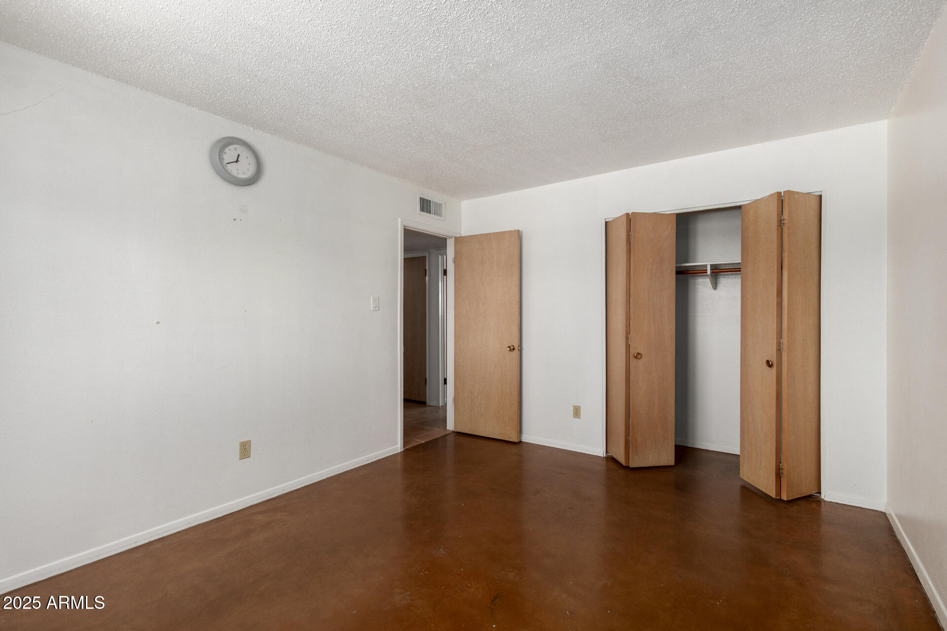 230 E FAIRMONT Drive
