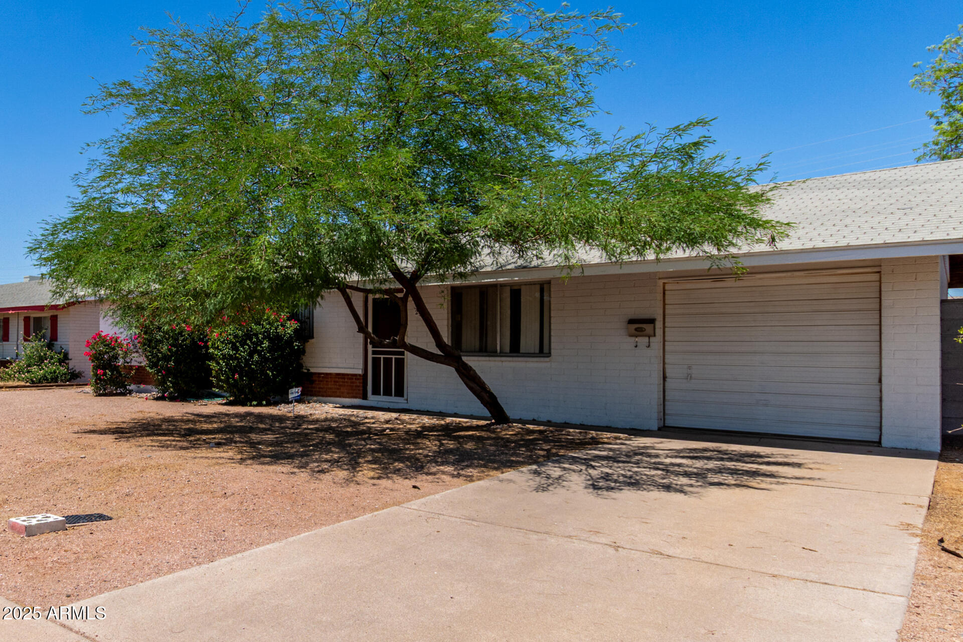 230 E FAIRMONT Drive