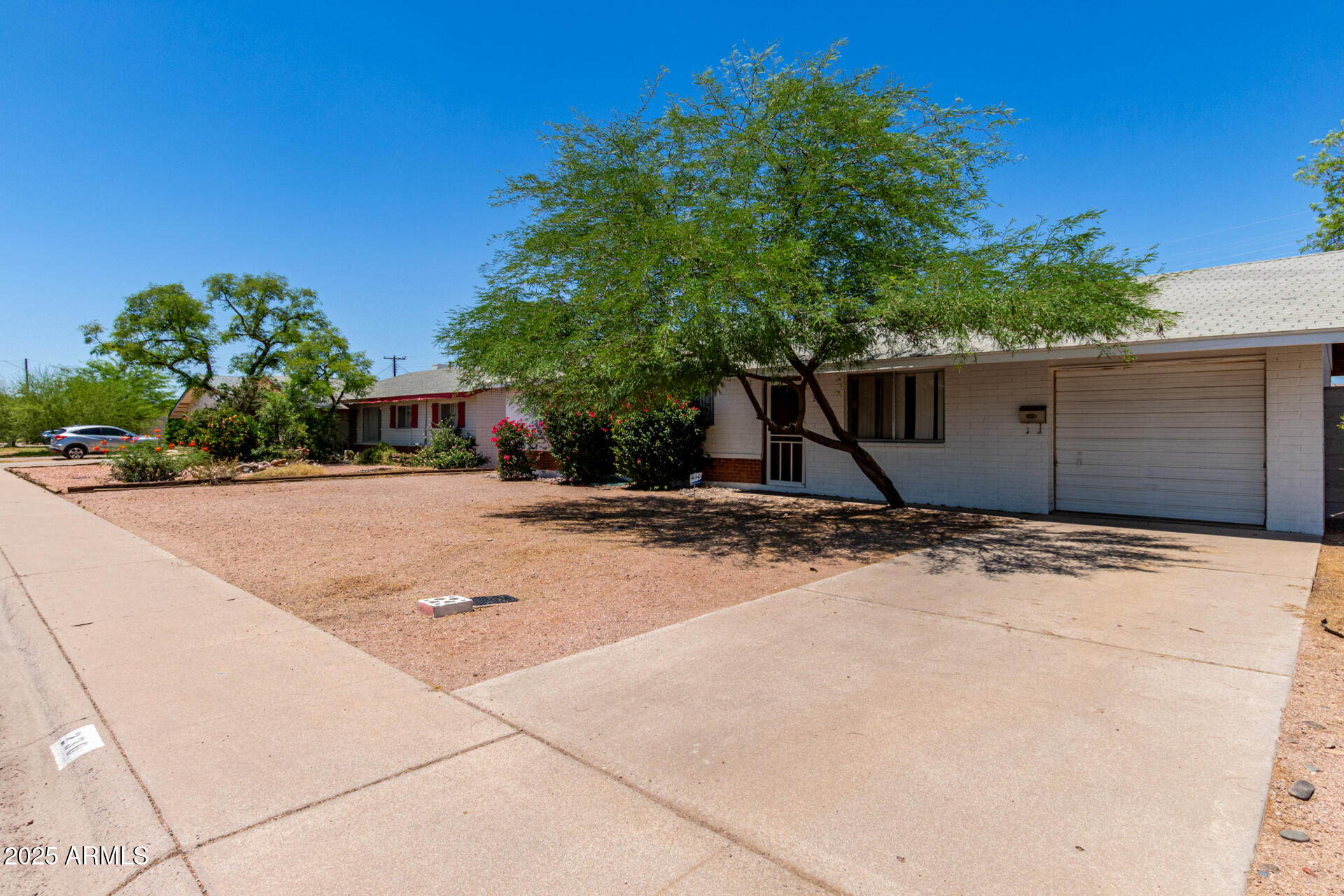 230 E FAIRMONT Drive