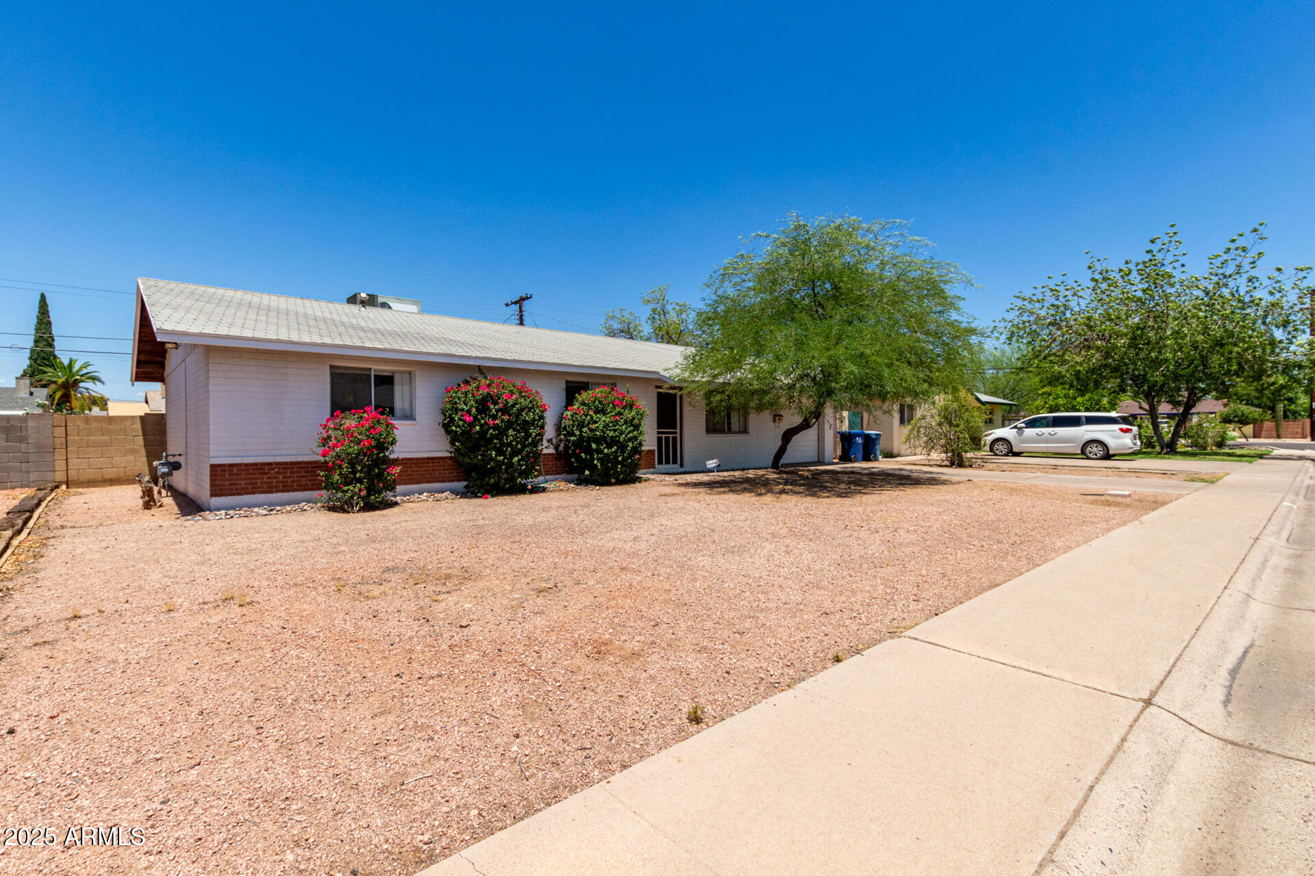 230 E FAIRMONT Drive
