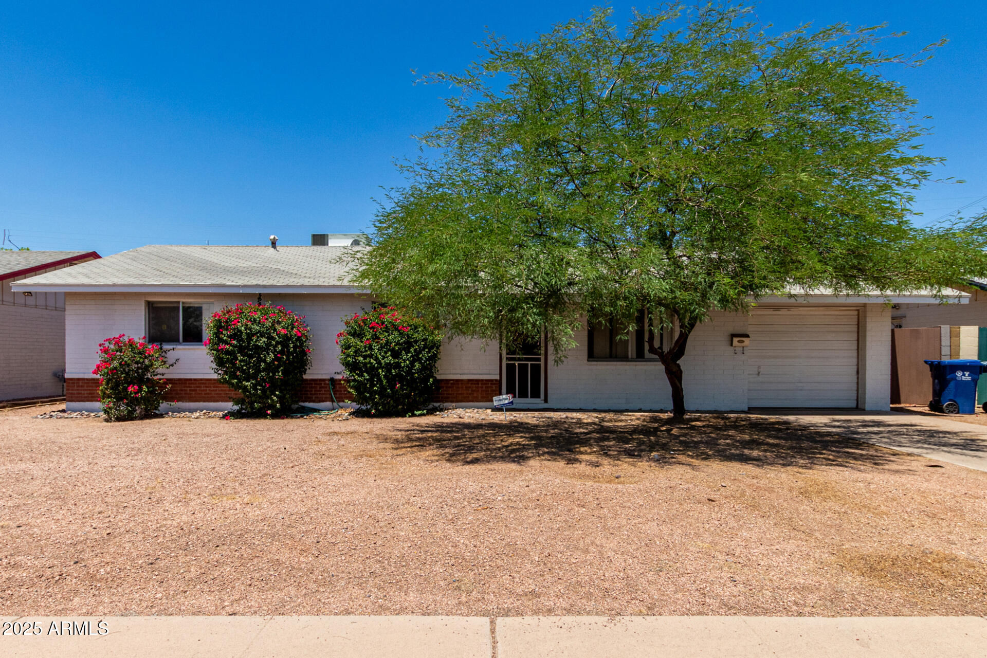 230 E FAIRMONT Drive