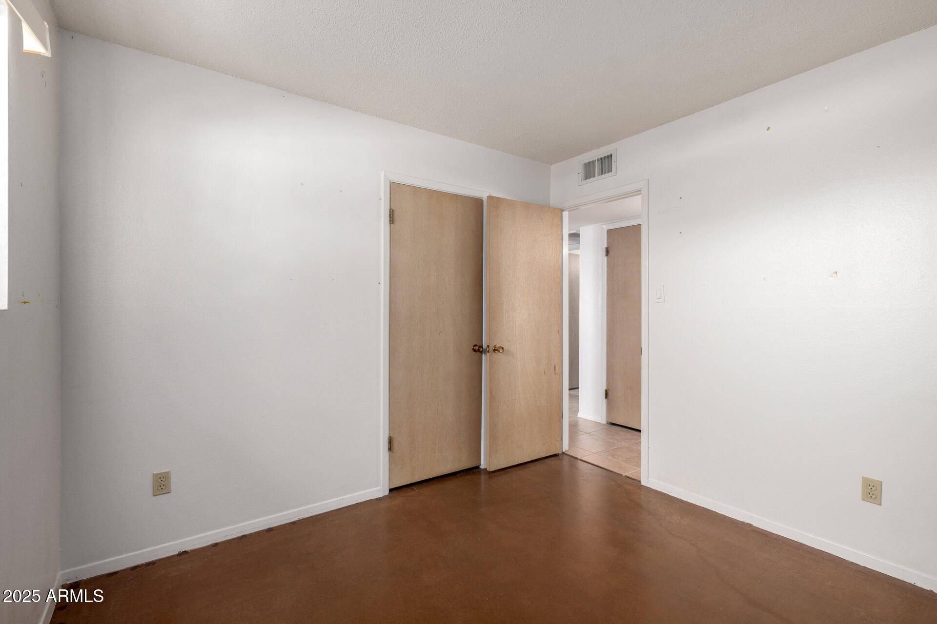 230 E FAIRMONT Drive