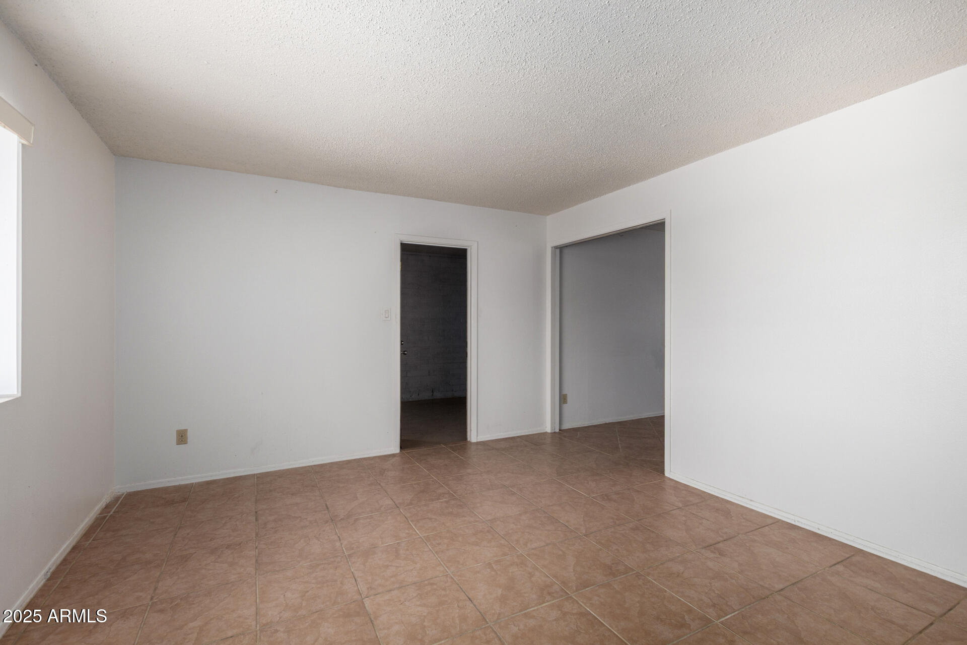230 E FAIRMONT Drive