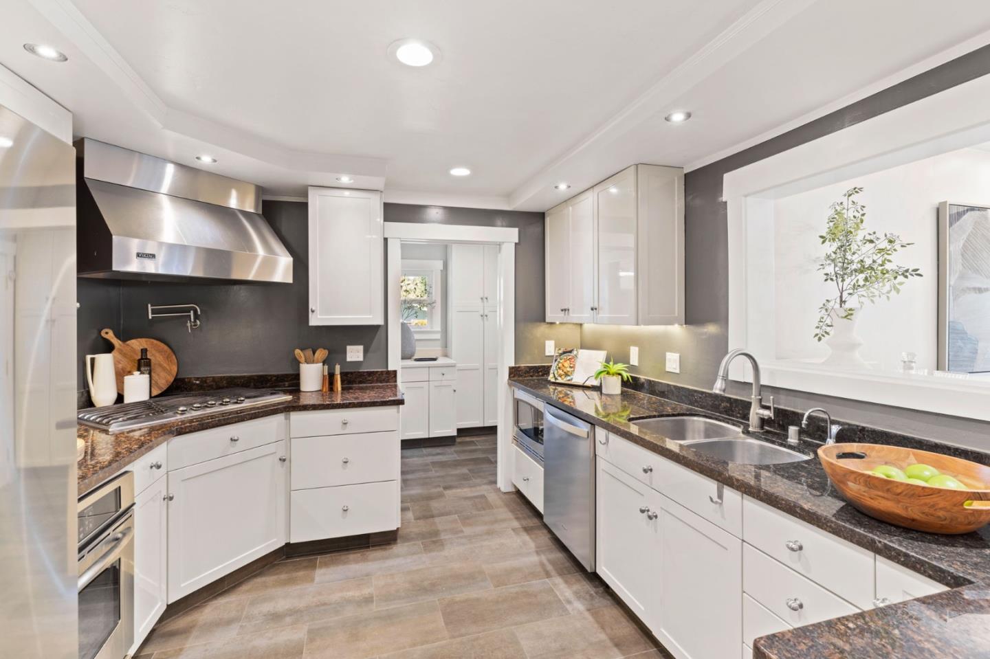 1426 Walnut DR