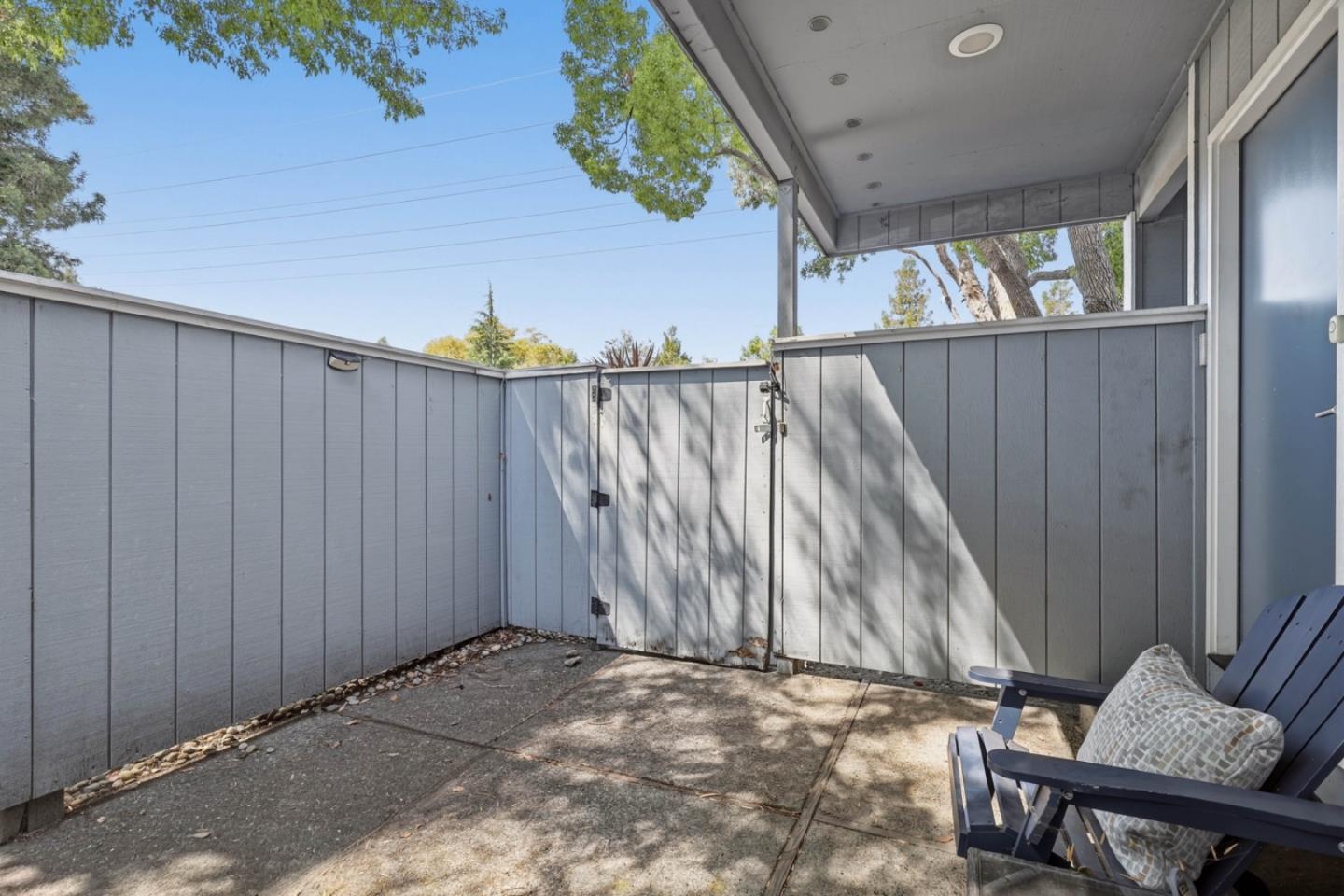 844 La Barbera DR