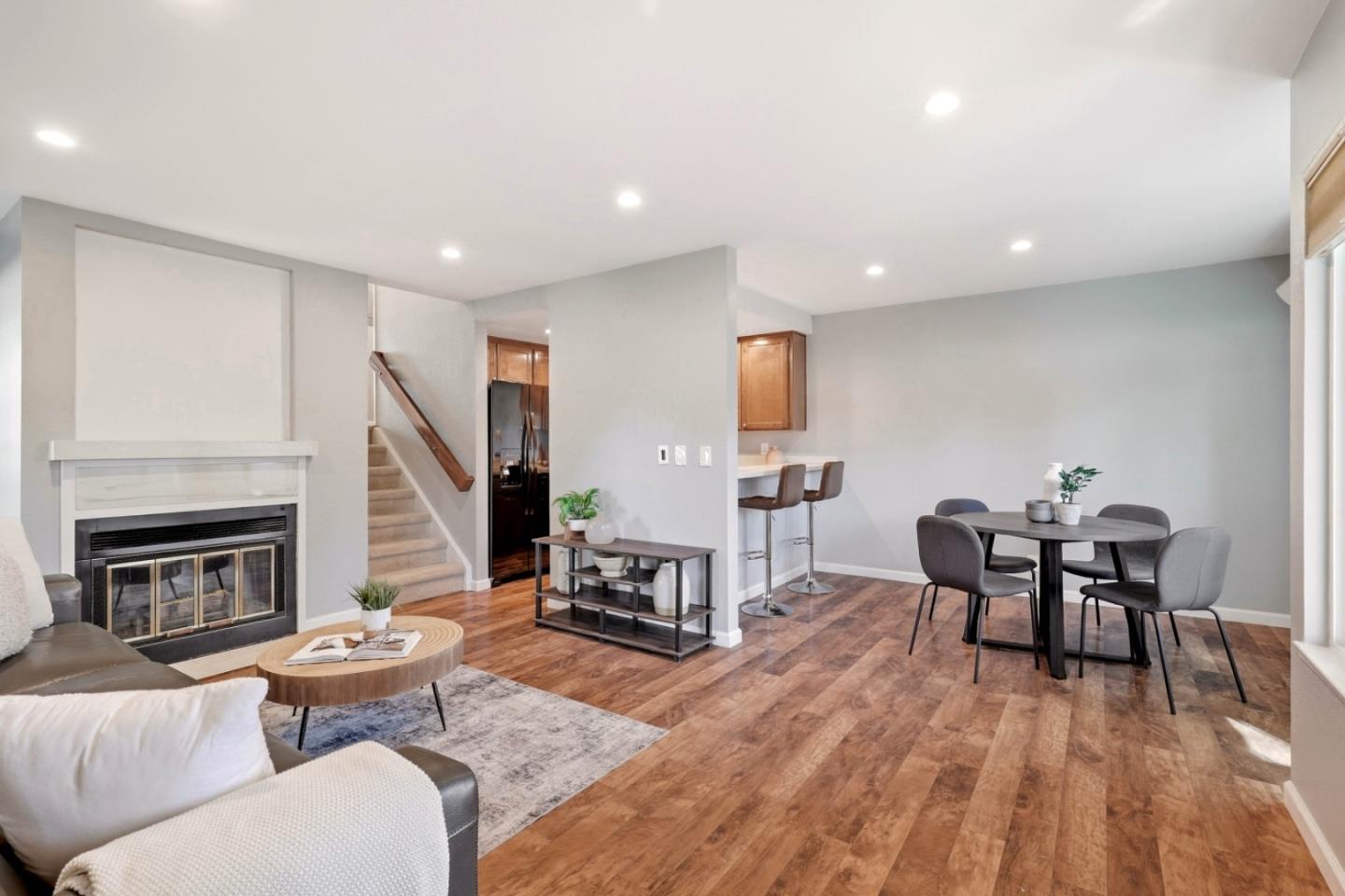 844 La Barbera DR