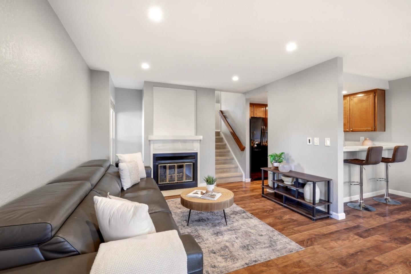 844 La Barbera DR