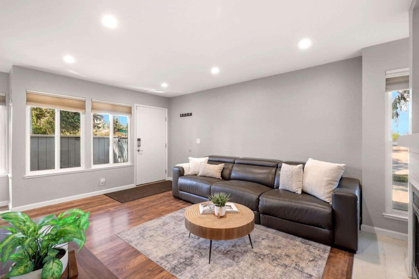 844 La Barbera DR