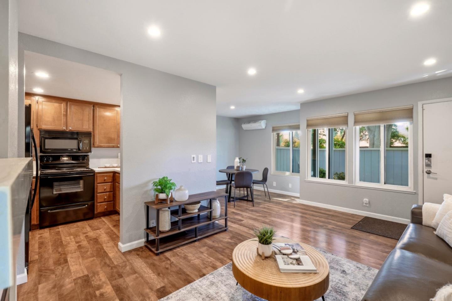 844 La Barbera DR