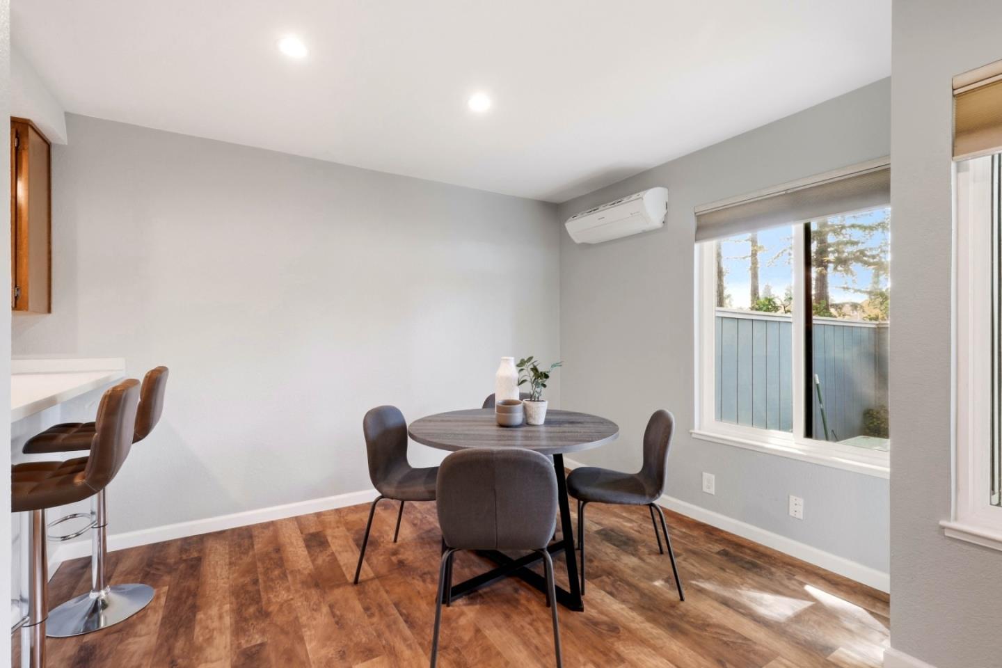 844 La Barbera DR
