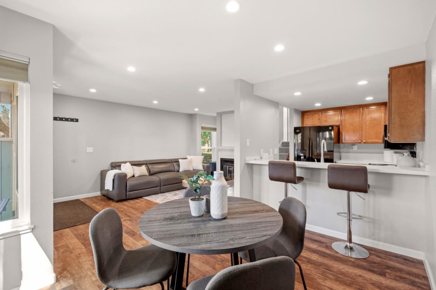 844 La Barbera DR