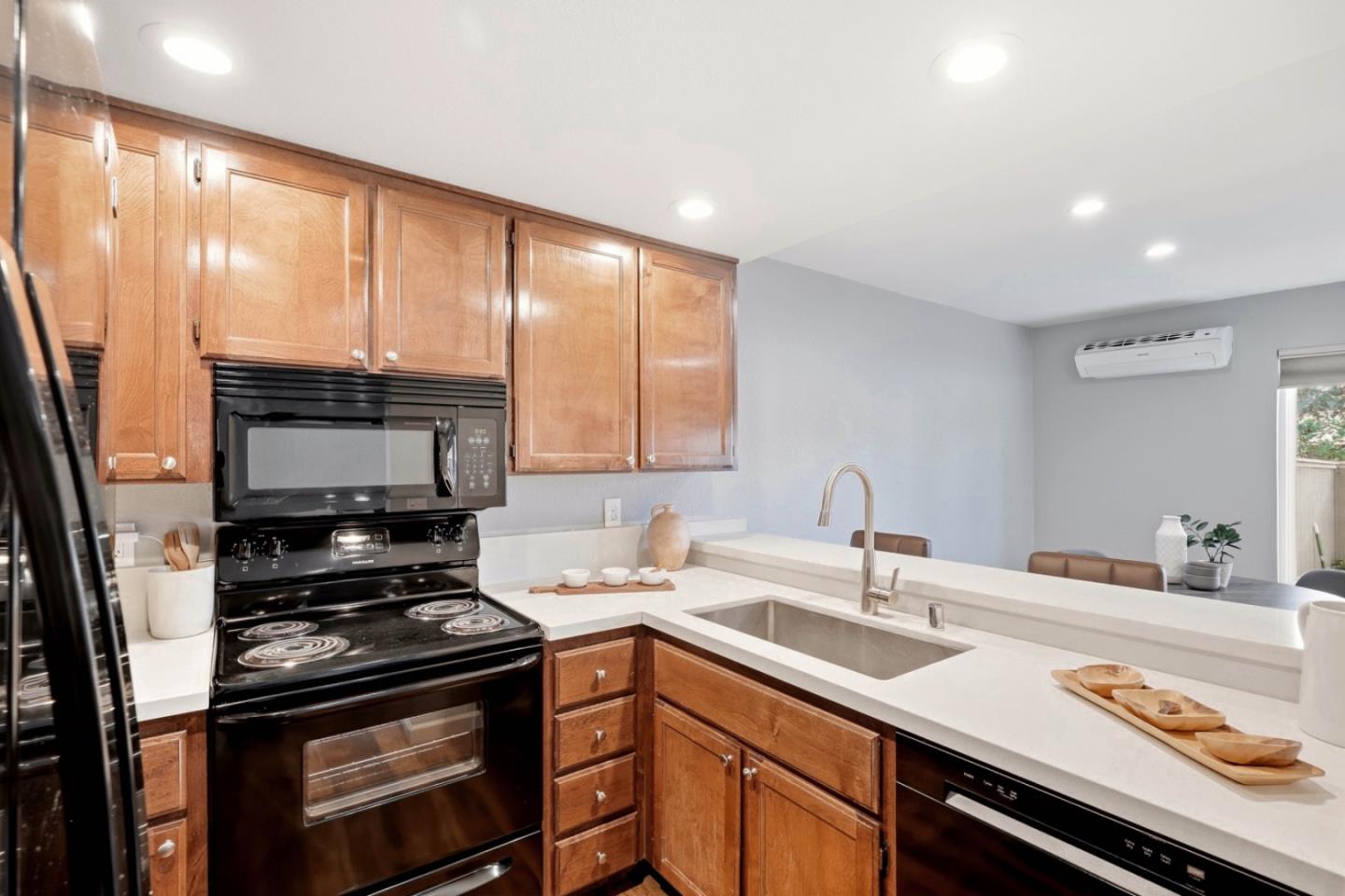 844 La Barbera DR