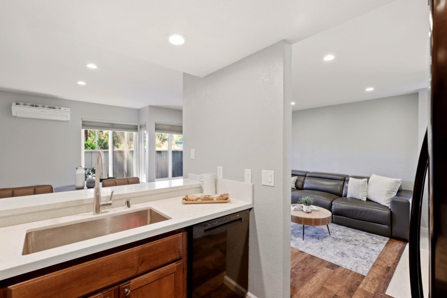 844 La Barbera DR