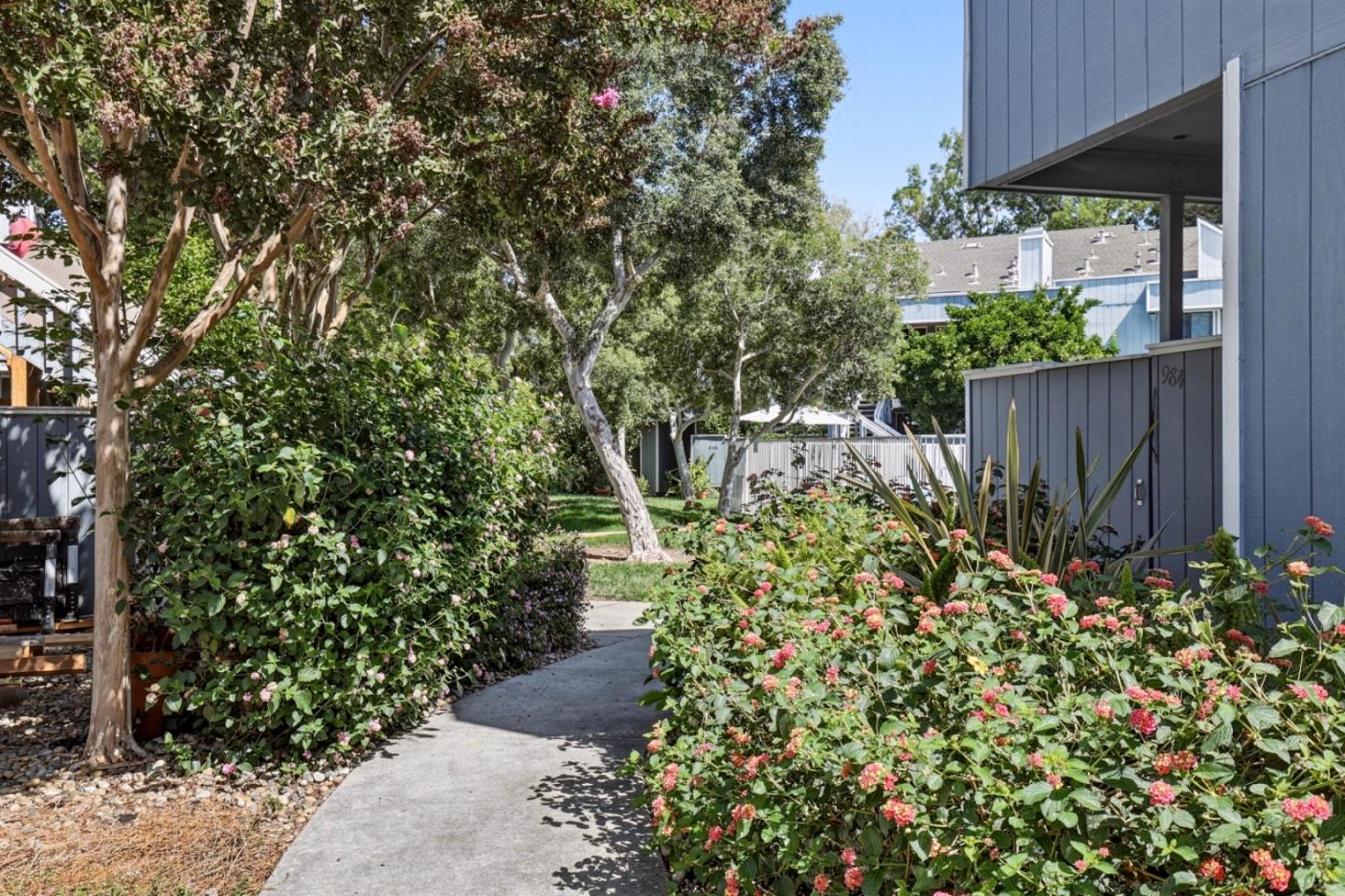844 La Barbera DR
