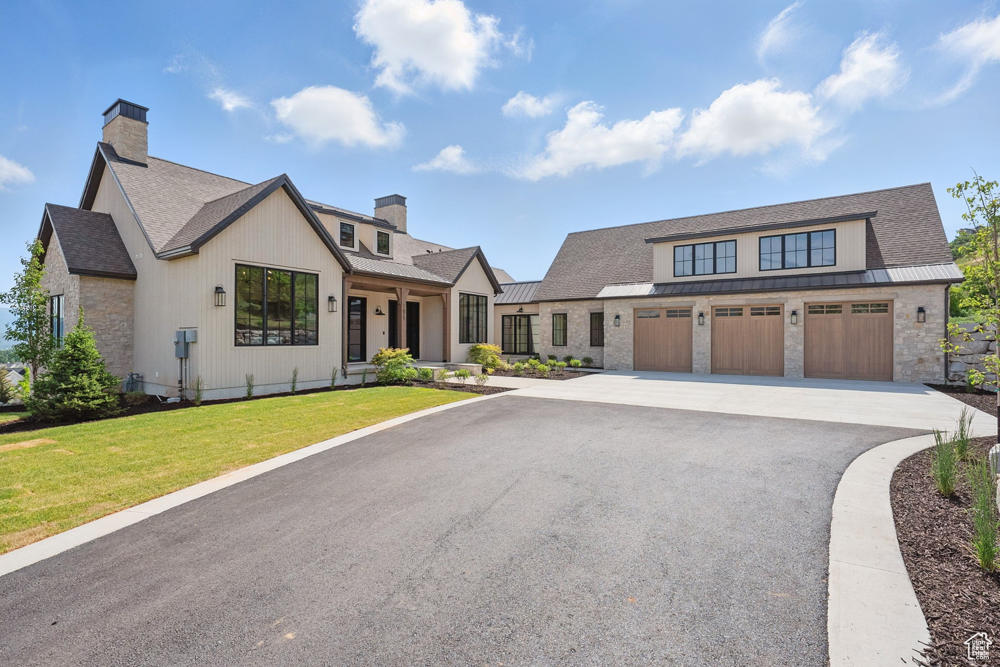 1675 N CAMBRIDGE DR