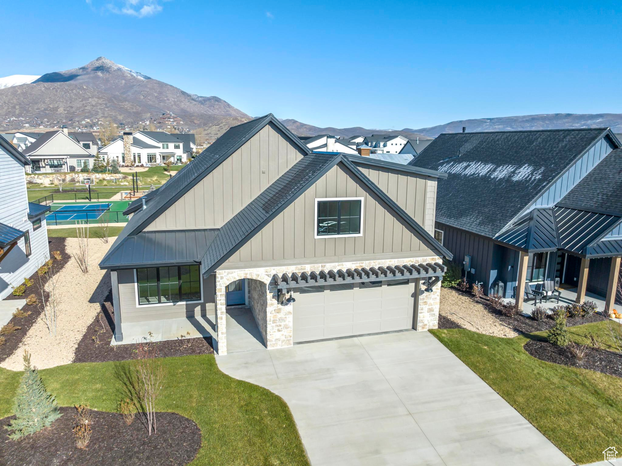 221 E ROCKWELL WAY