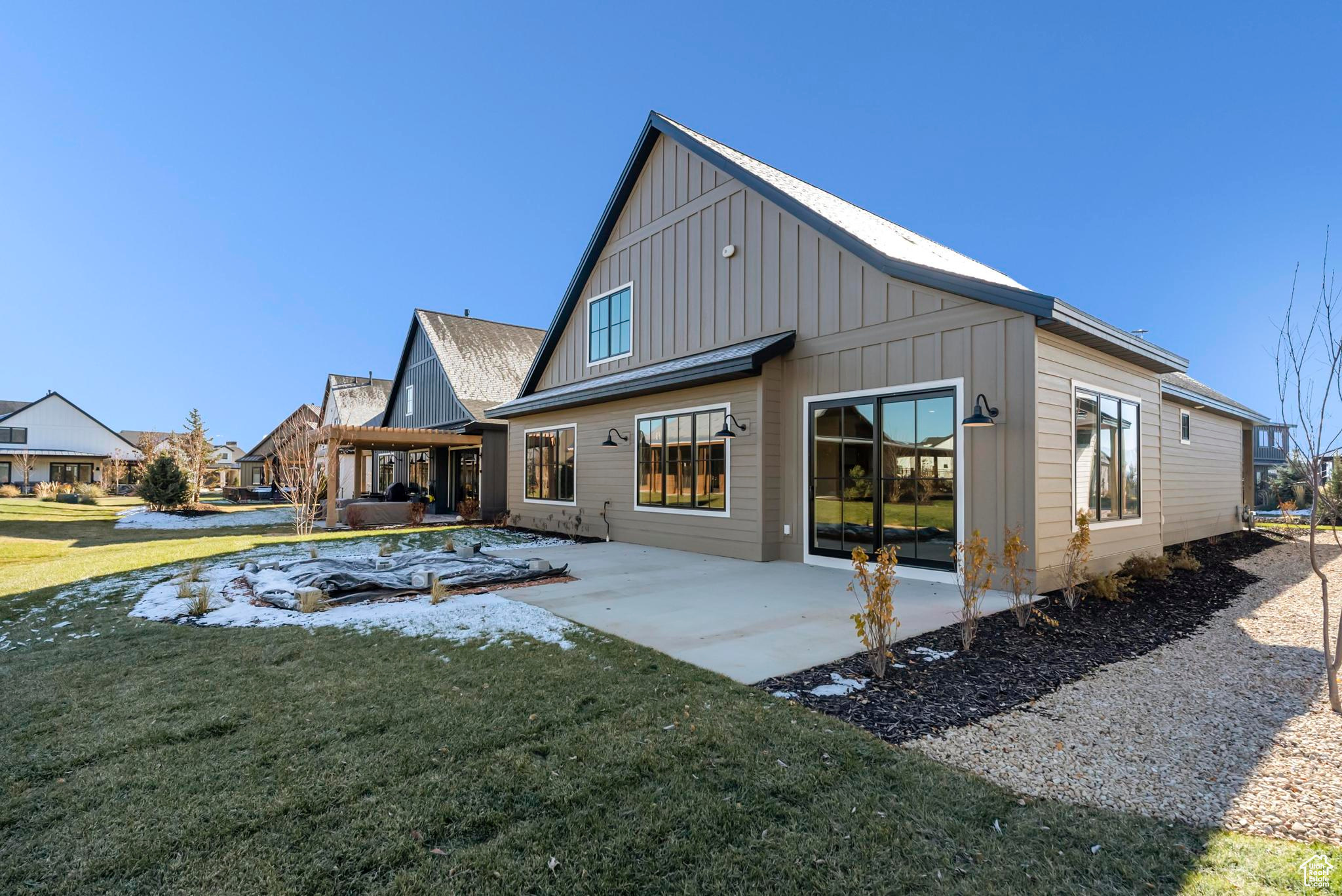 221 E ROCKWELL WAY