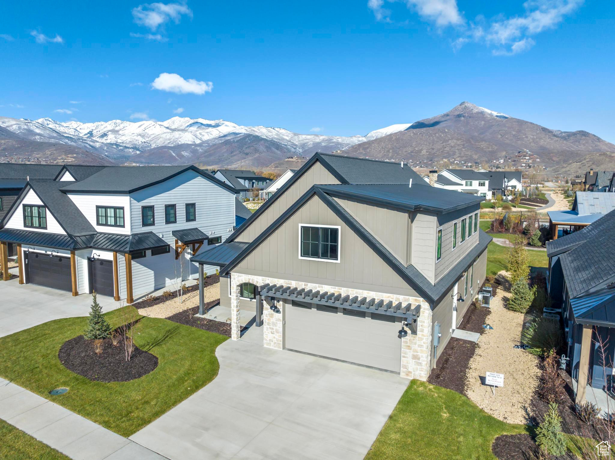 221 E ROCKWELL WAY