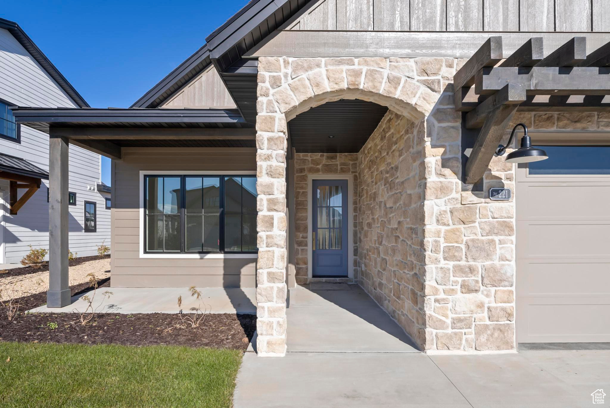 221 E ROCKWELL WAY