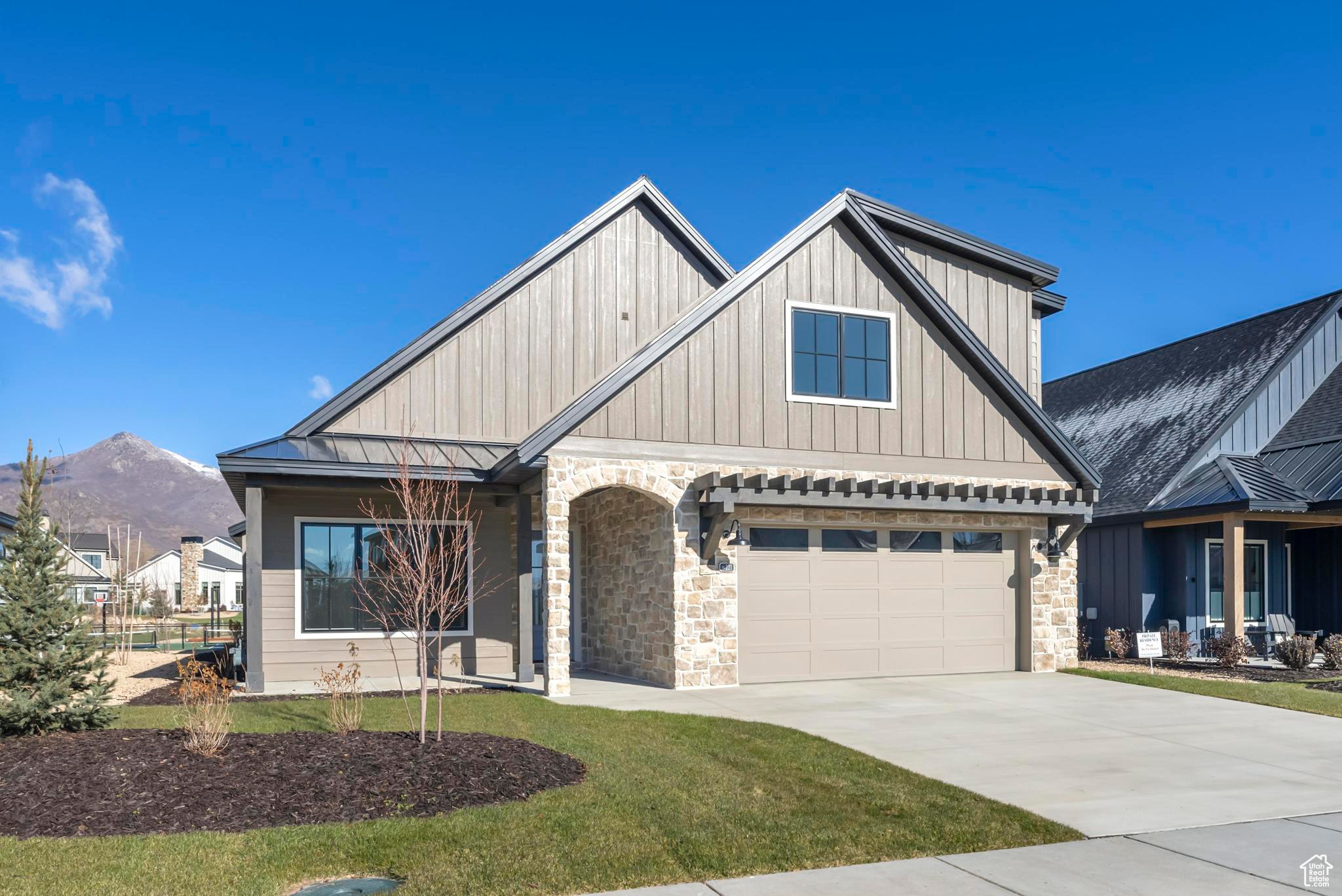 221 E ROCKWELL WAY