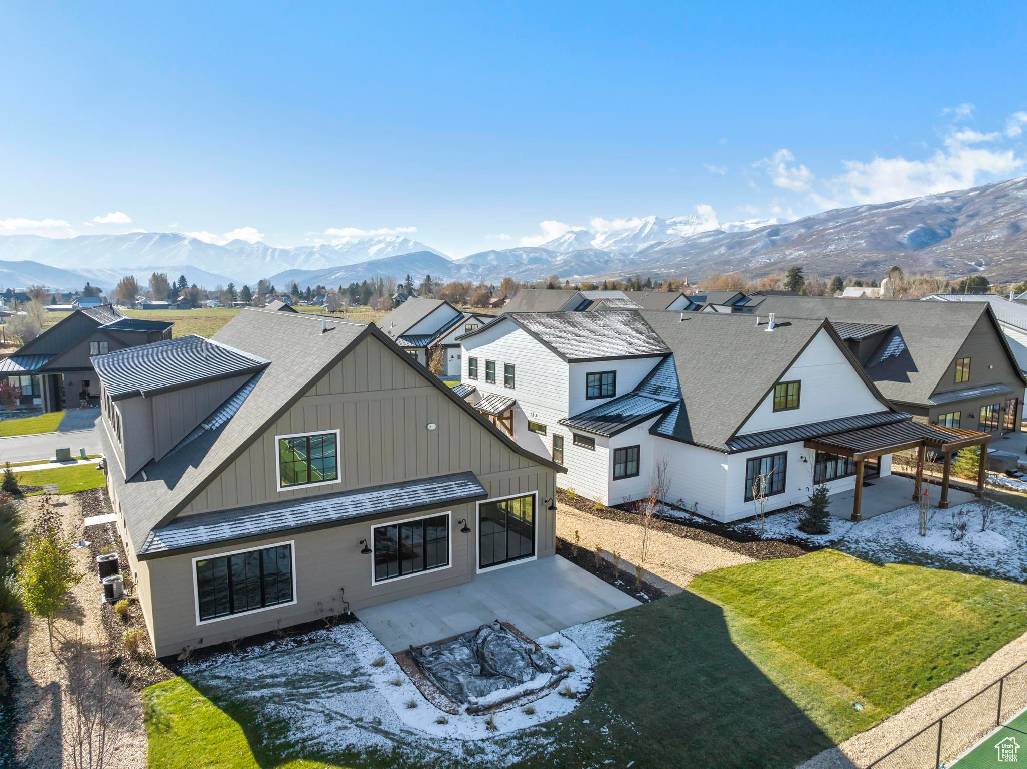 221 E ROCKWELL WAY