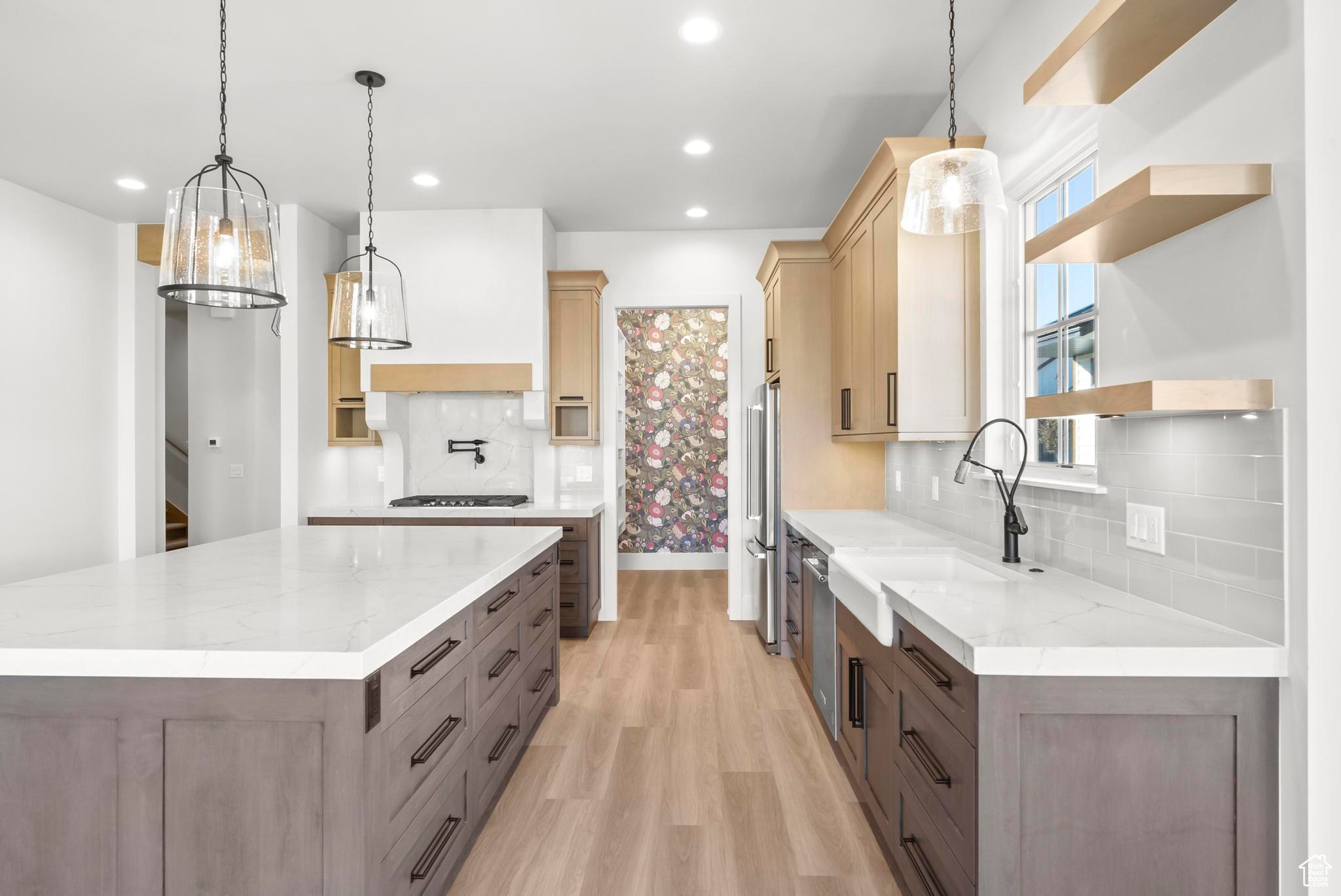 221 E ROCKWELL WAY