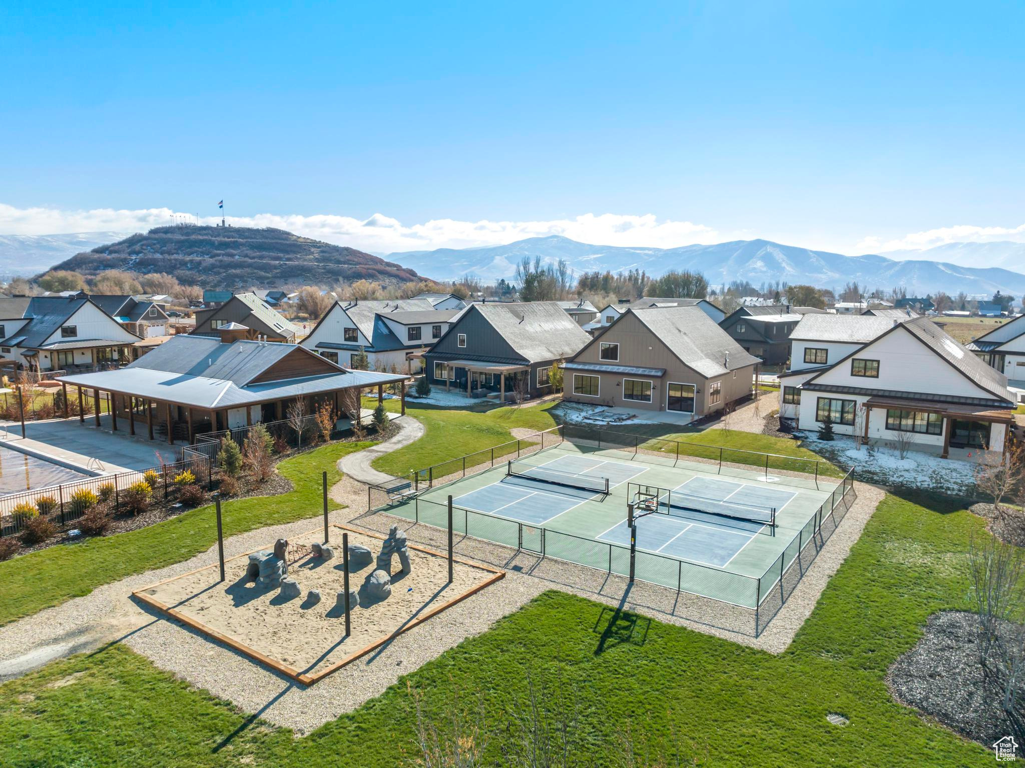 221 E ROCKWELL WAY