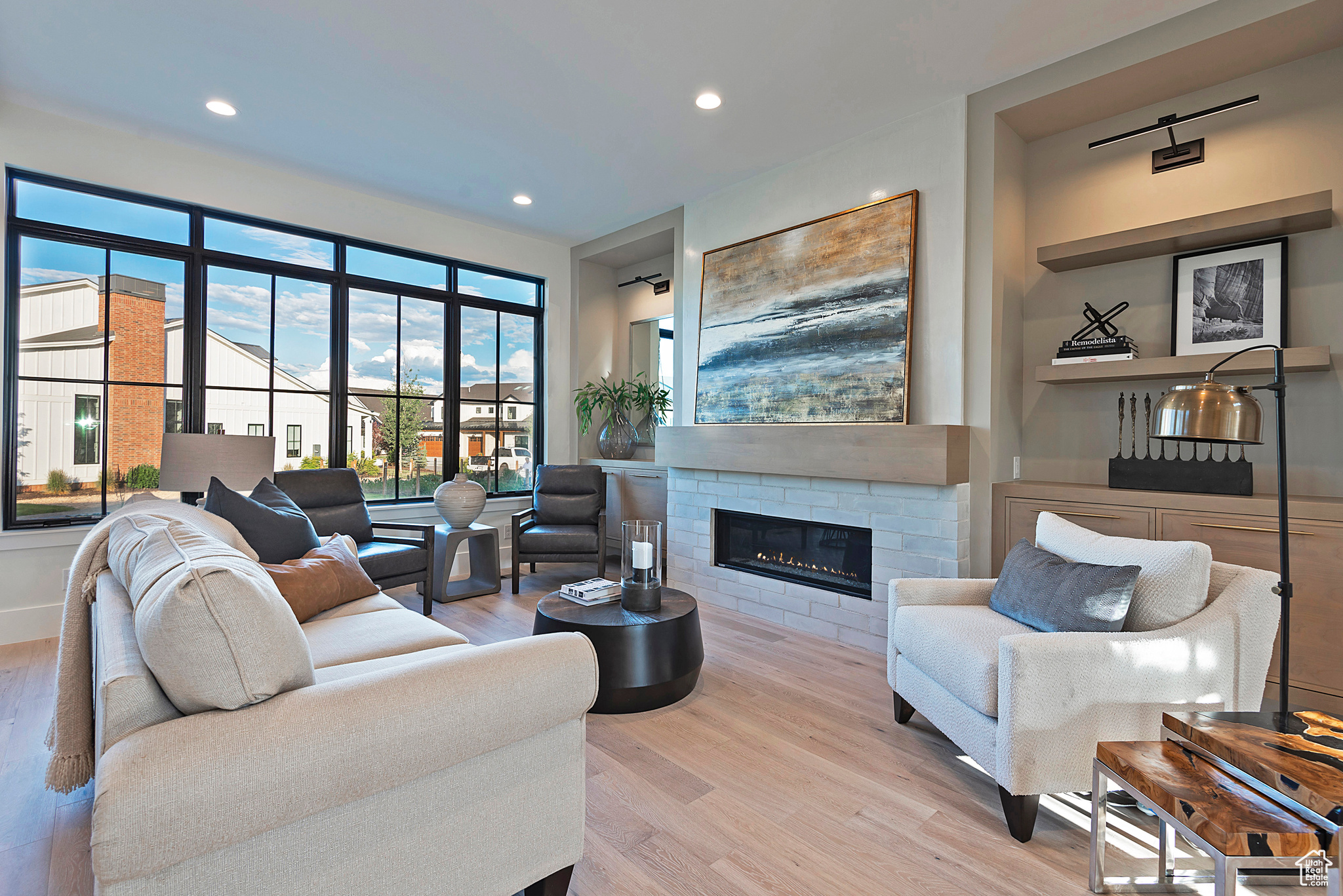 332 N FARMHOUSE LN