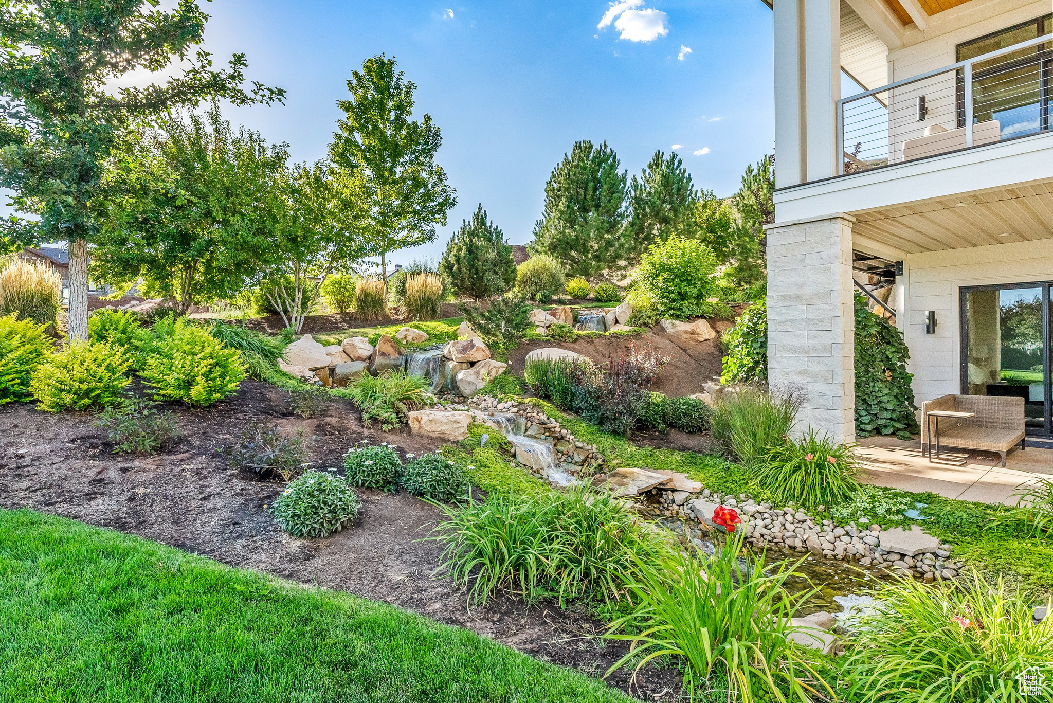 611 E DUTCH MOUNTAIN DR