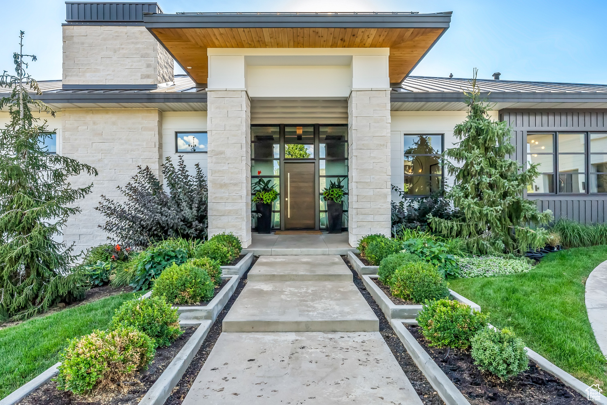 611 E DUTCH MOUNTAIN DR