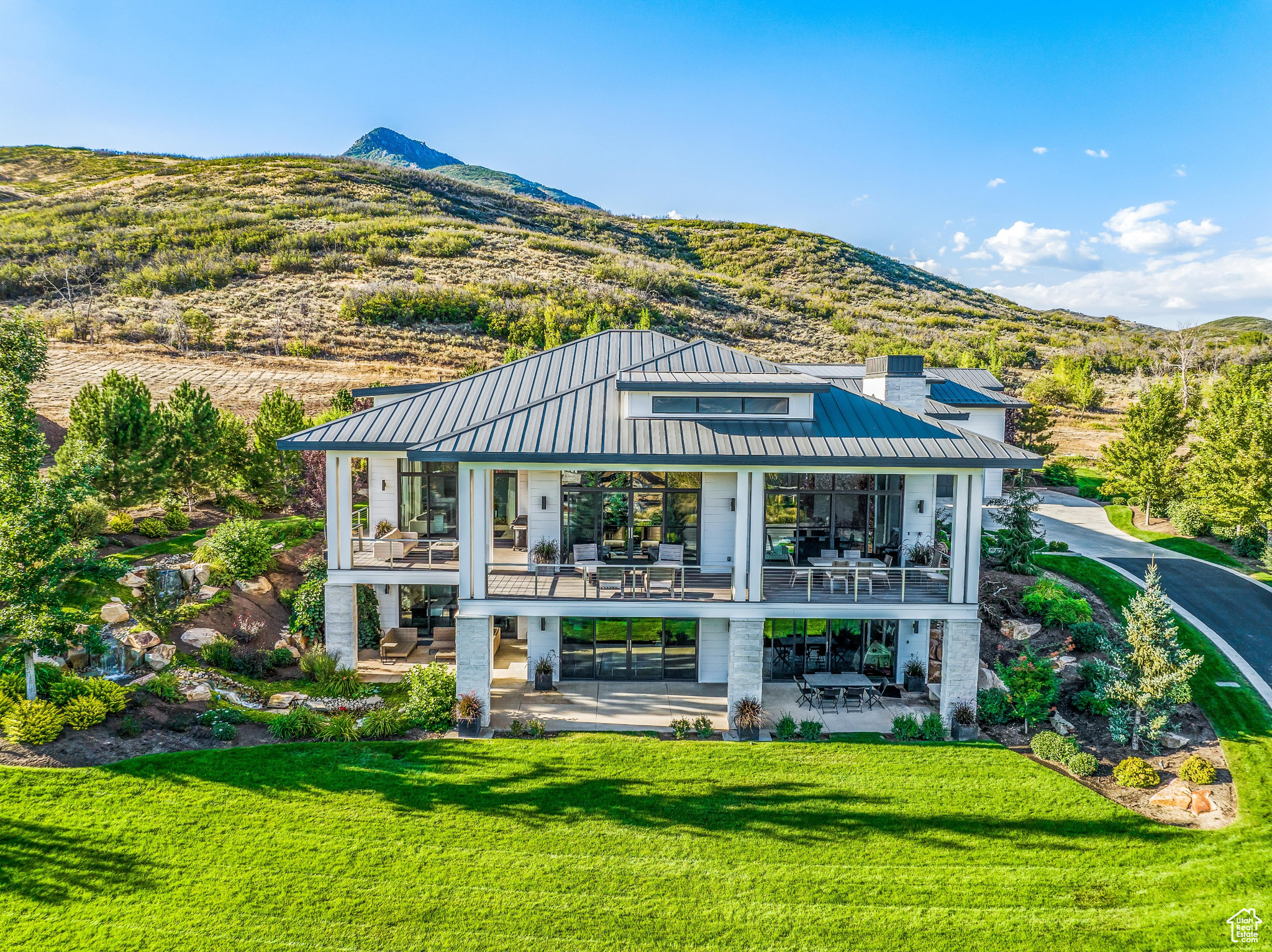 611 E DUTCH MOUNTAIN DR