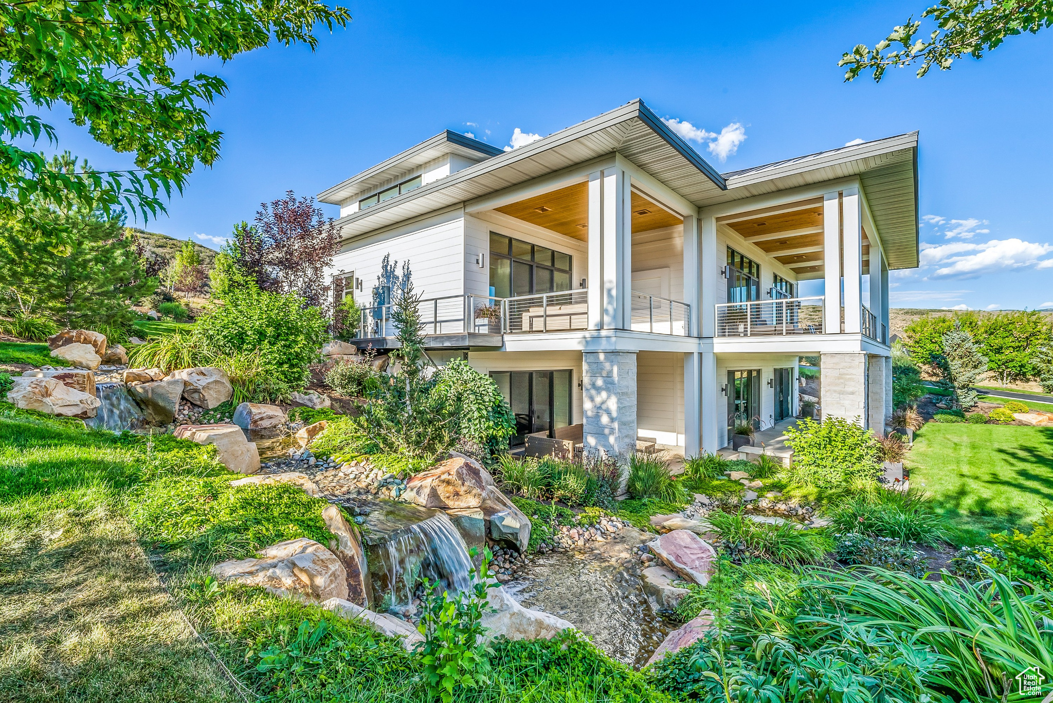 611 E DUTCH MOUNTAIN DR