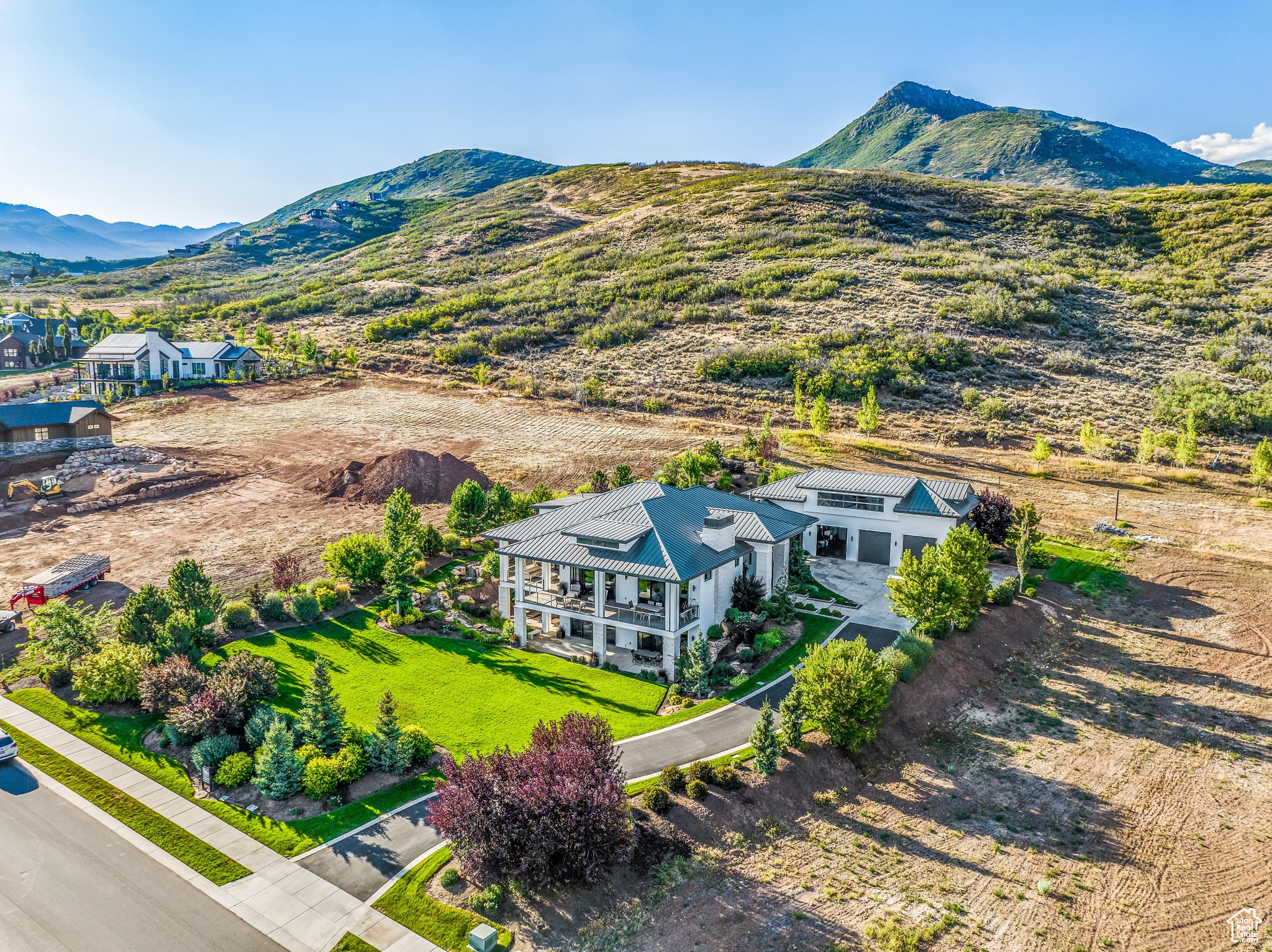 611 E DUTCH MOUNTAIN DR