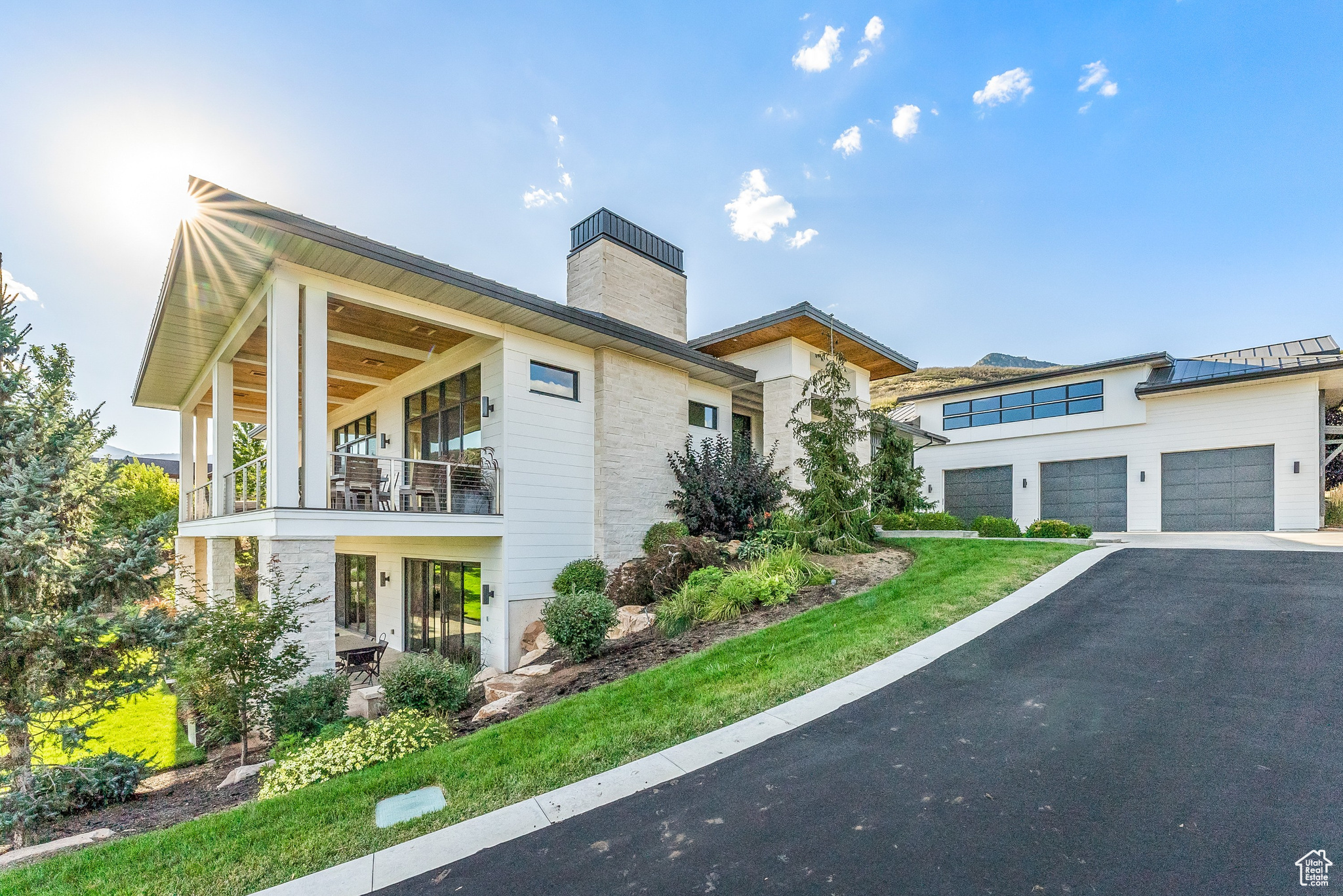 611 E DUTCH MOUNTAIN DR