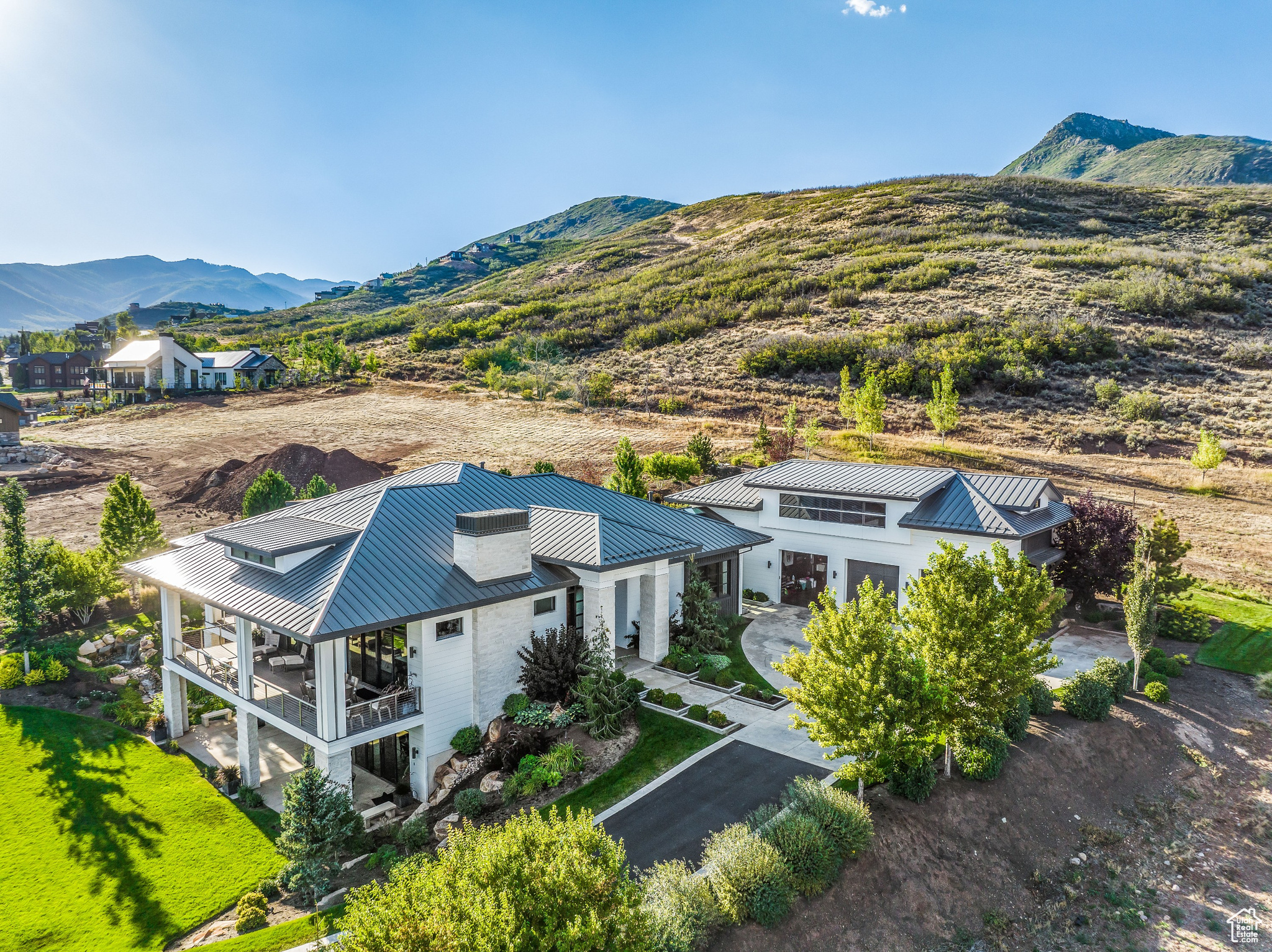 611 E DUTCH MOUNTAIN DR
