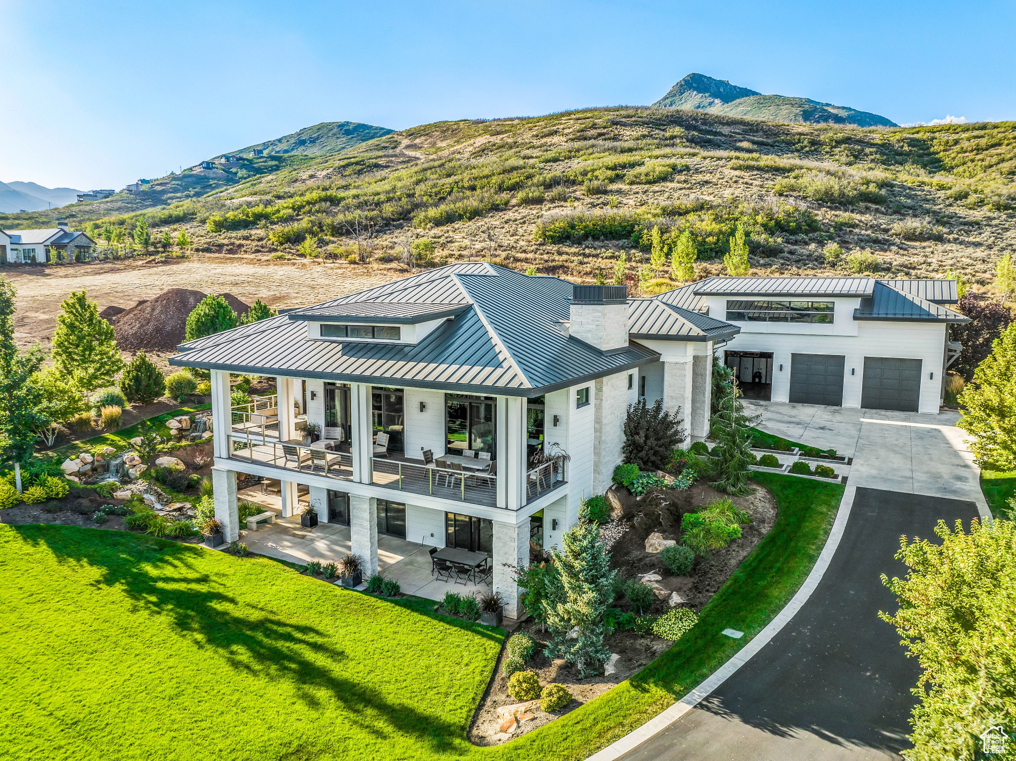 611 E DUTCH MOUNTAIN DR
