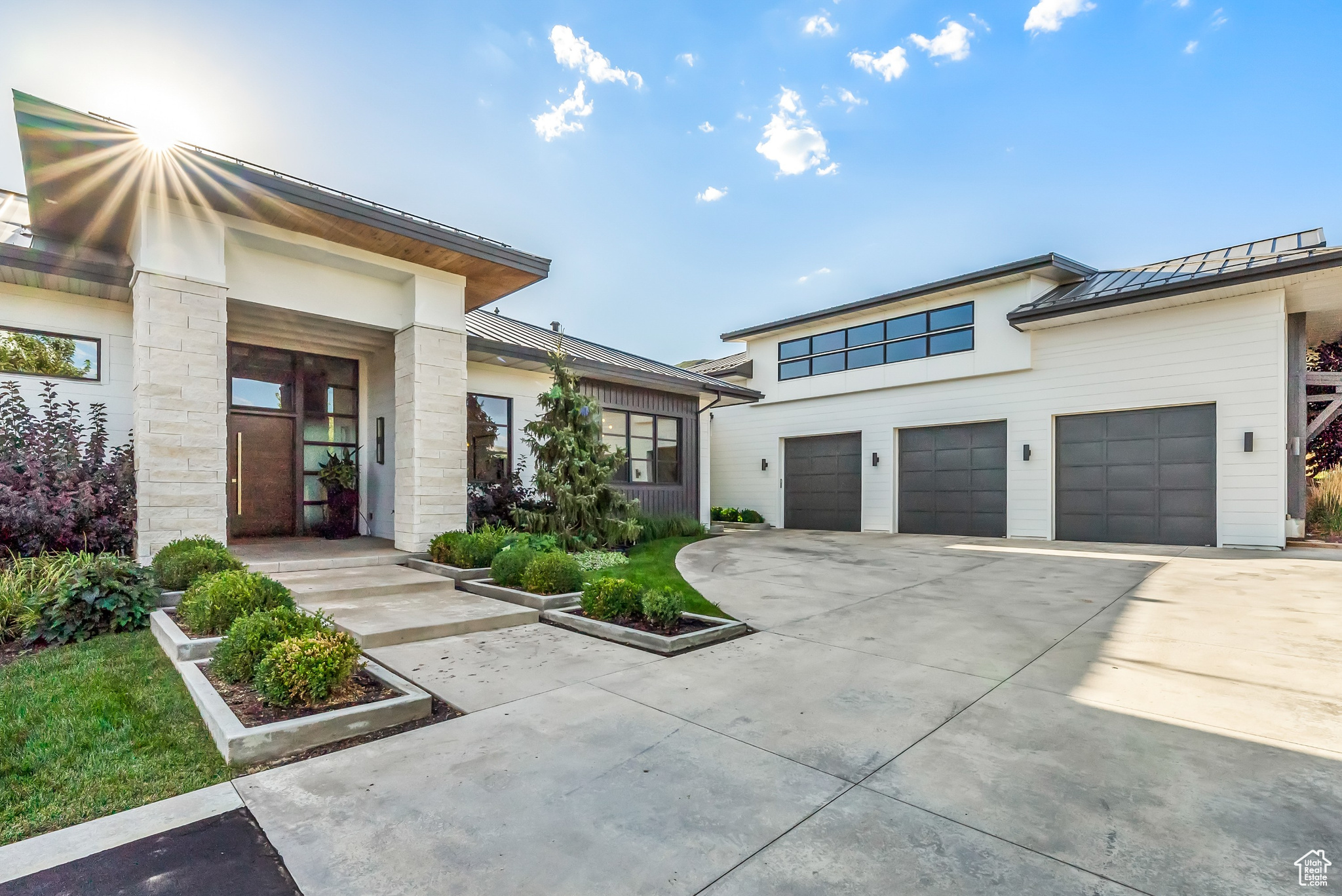 611 E DUTCH MOUNTAIN DR