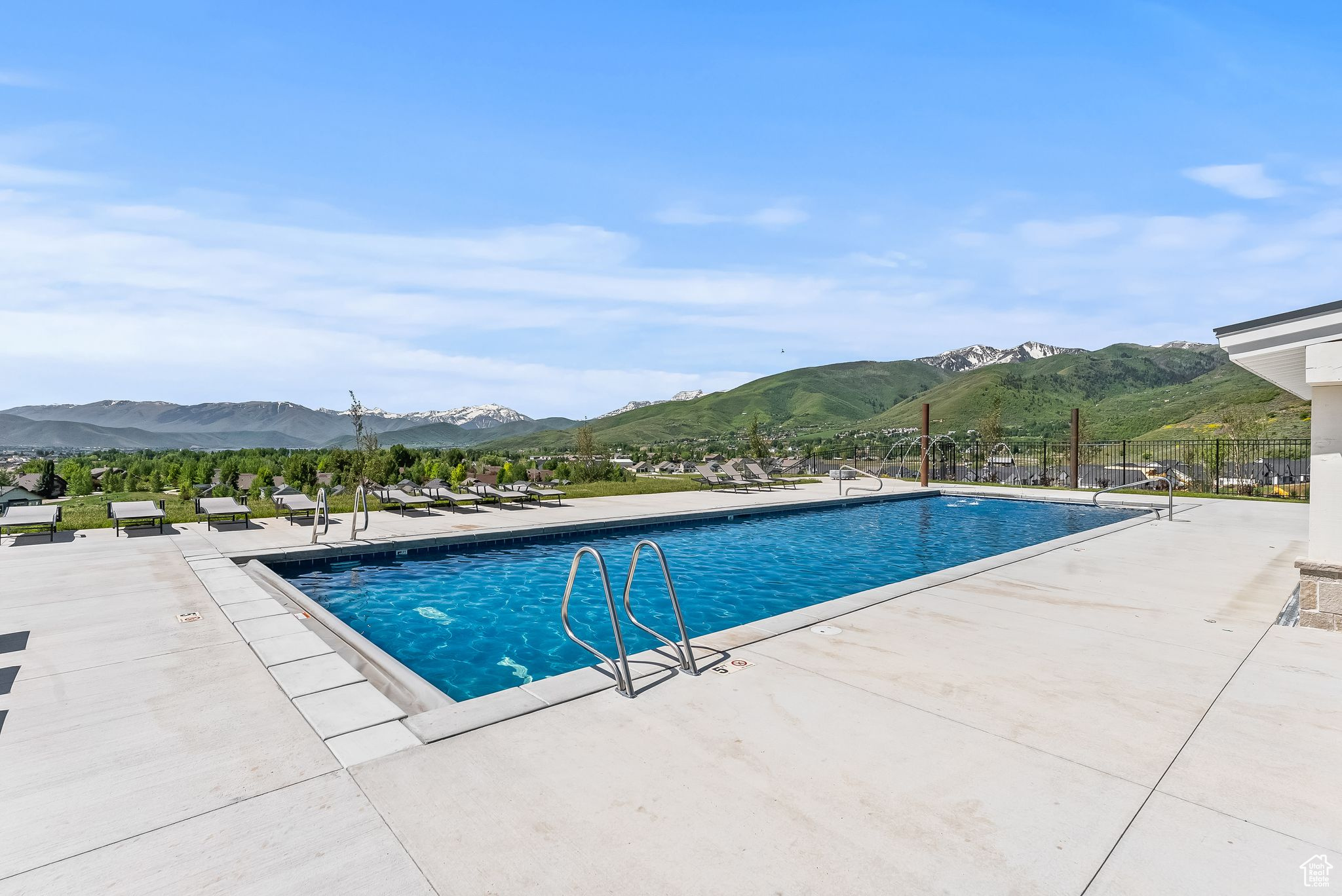 73 E ALTAMONT DR Unit: 34