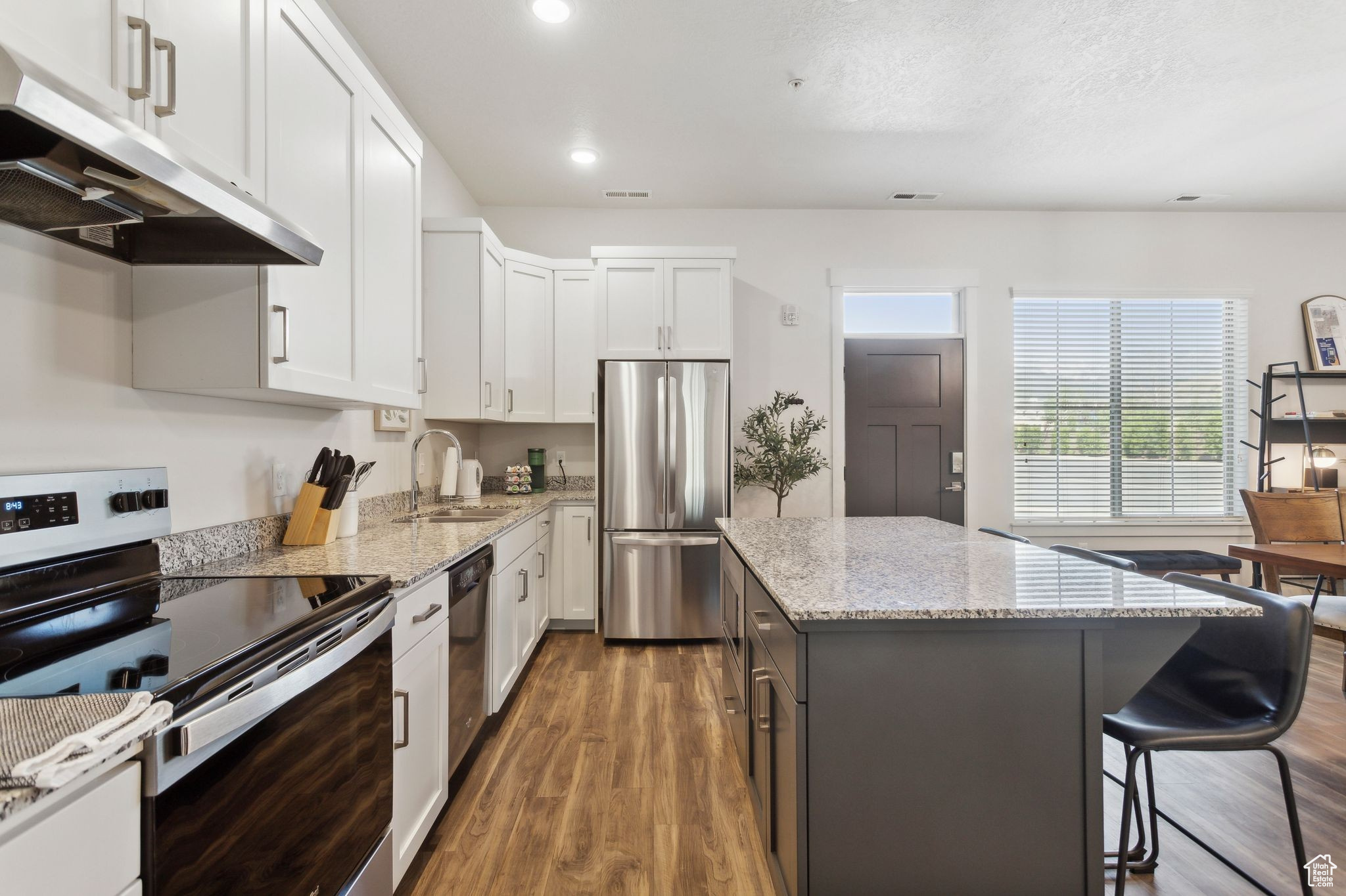 695 E MAIN ST #R-206