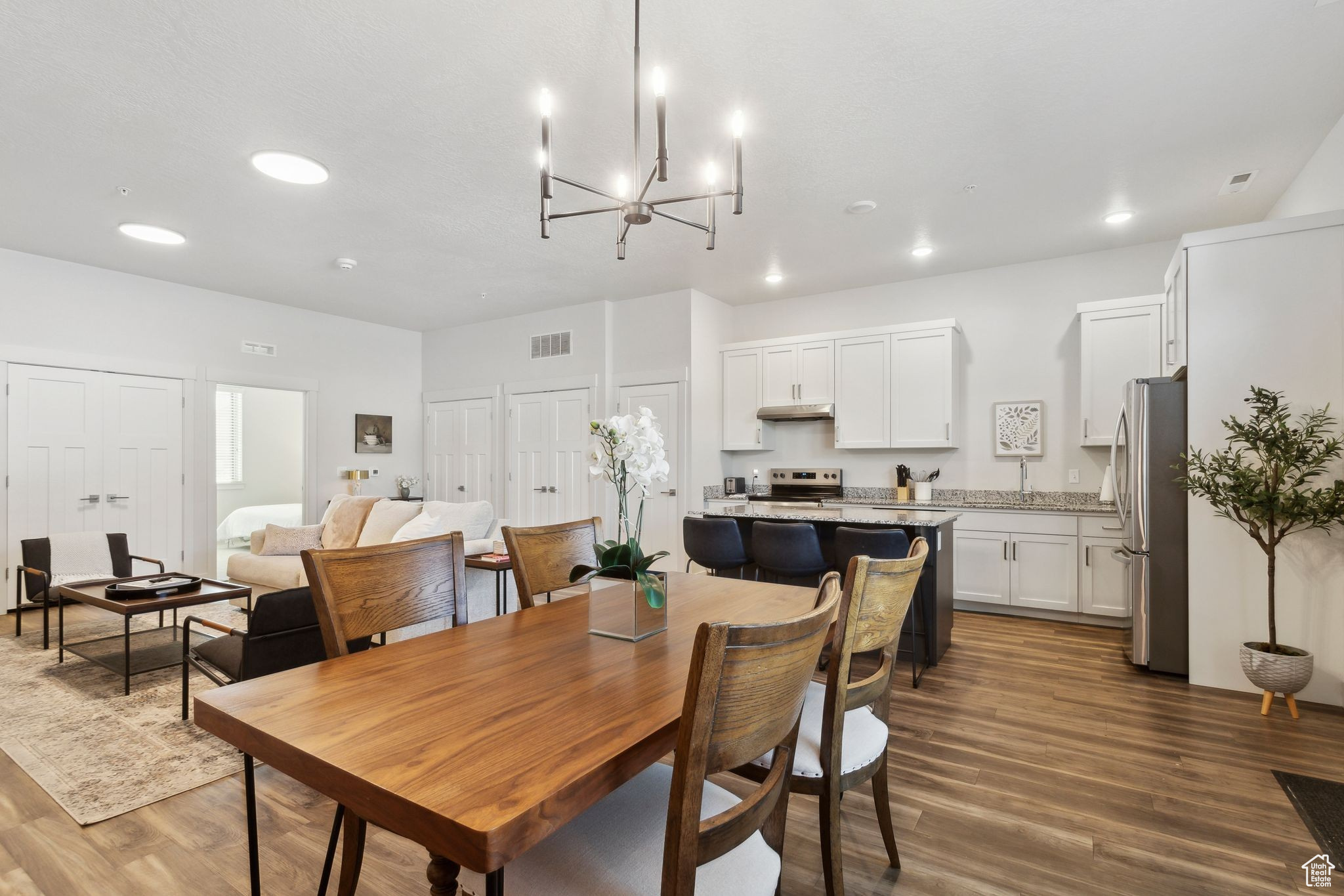 695 E MAIN ST #R-103