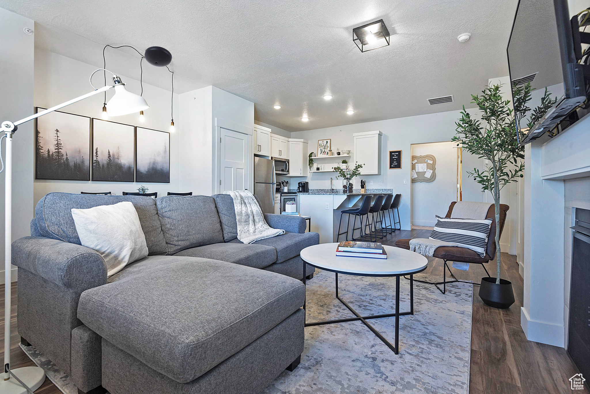 695 E MAIN ST #R-103