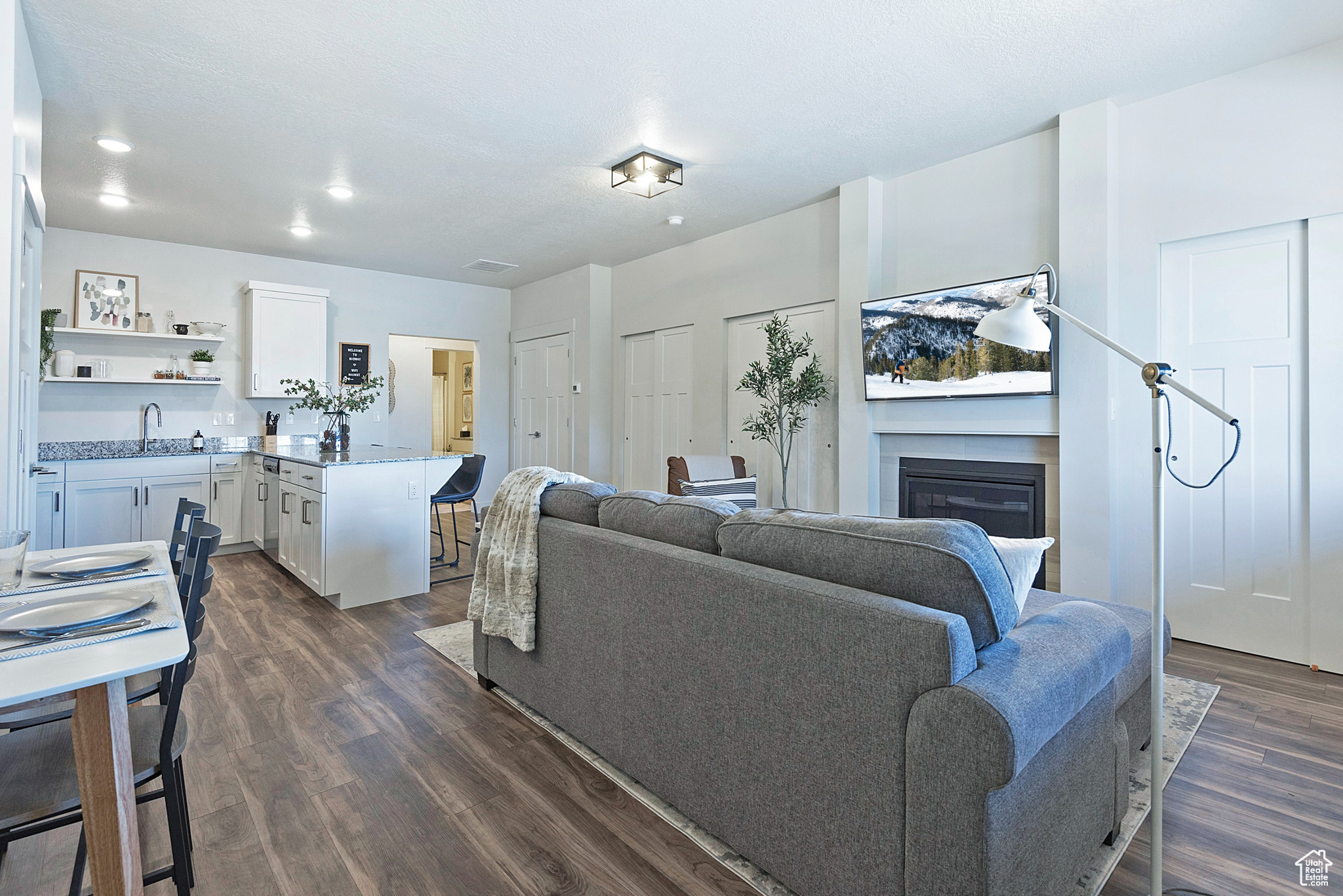 695 E MAIN ST #R-200