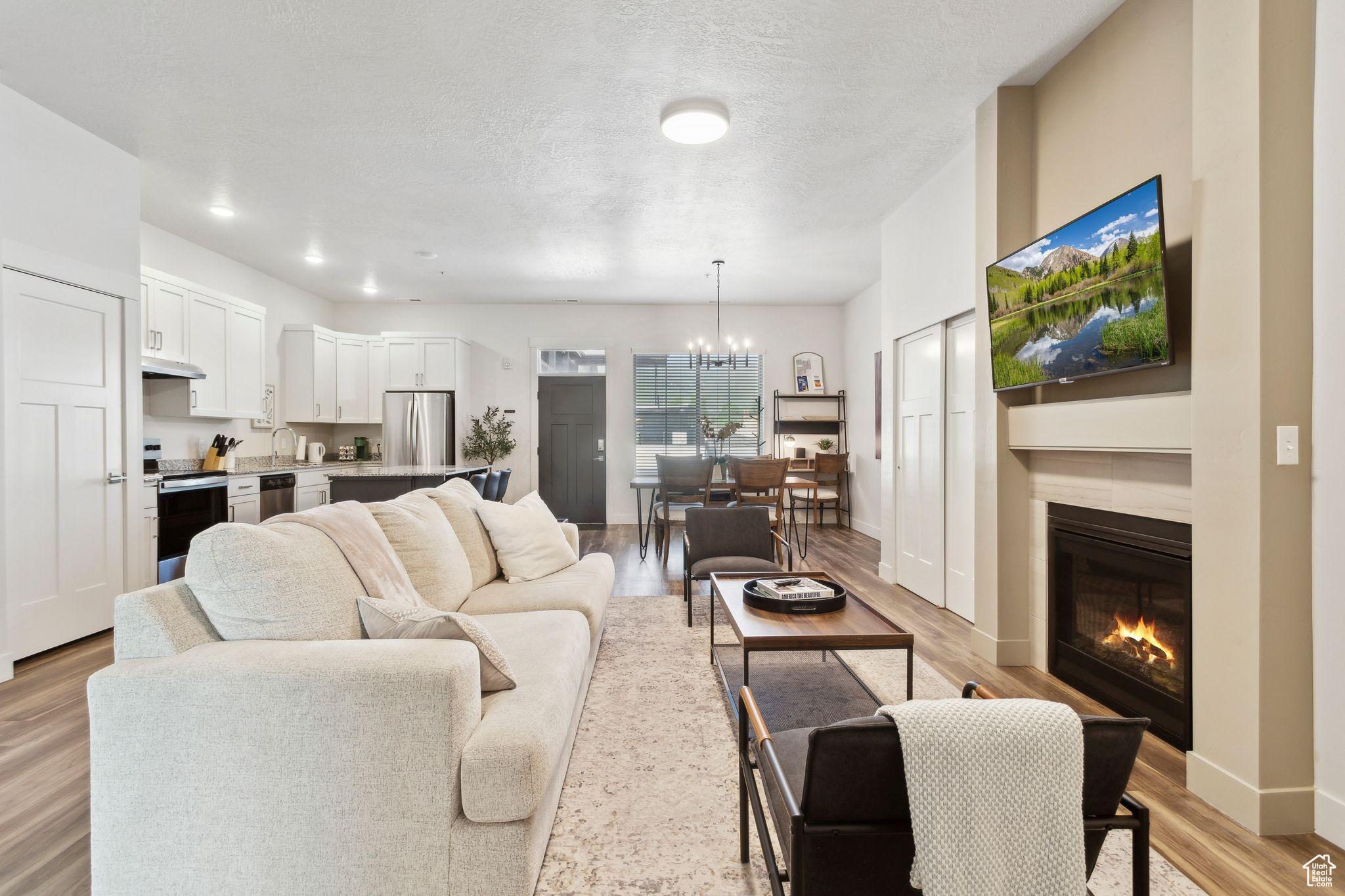 695 E MAIN ST #R-204