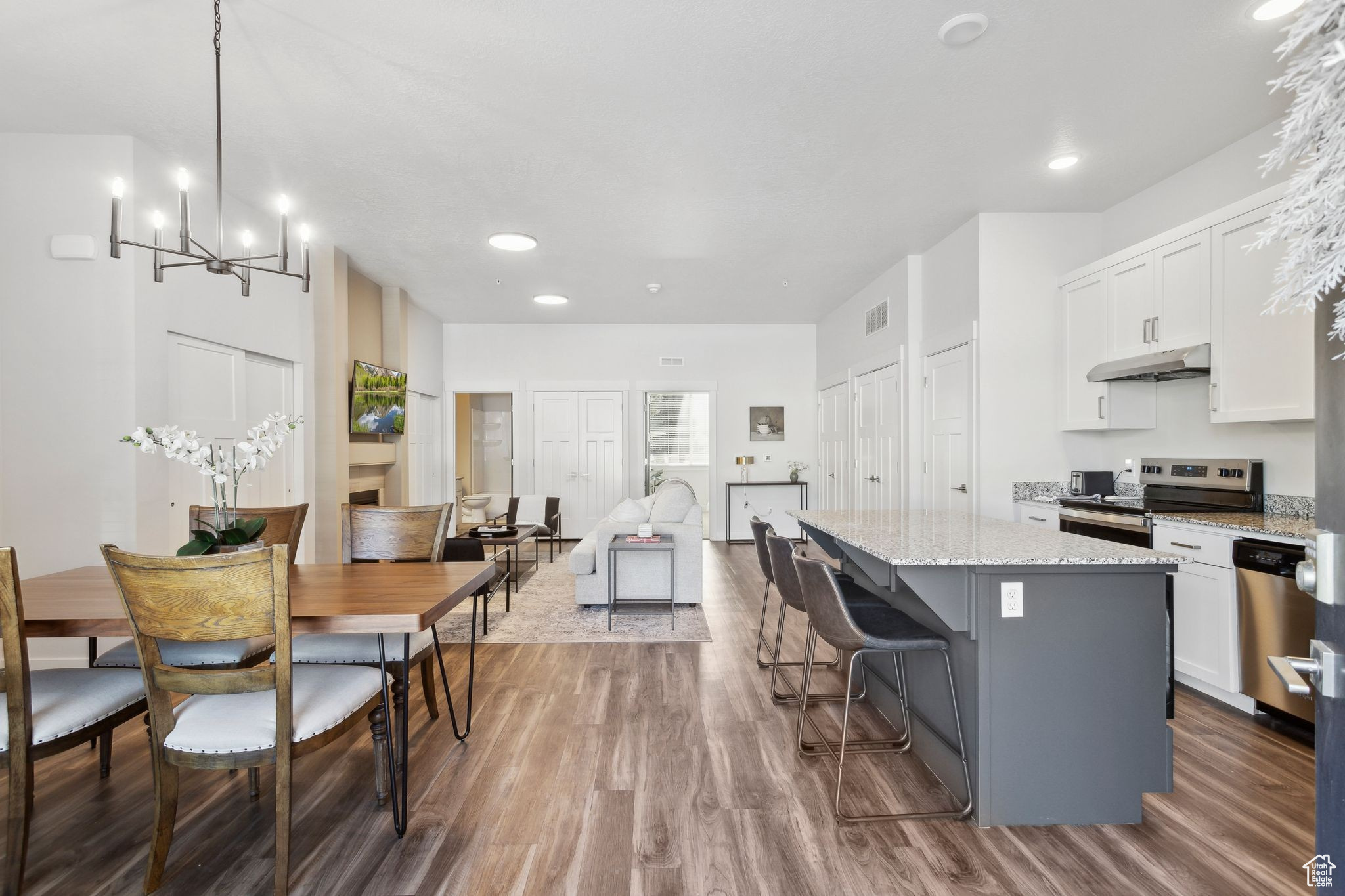 695 E MAIN ST #R-204