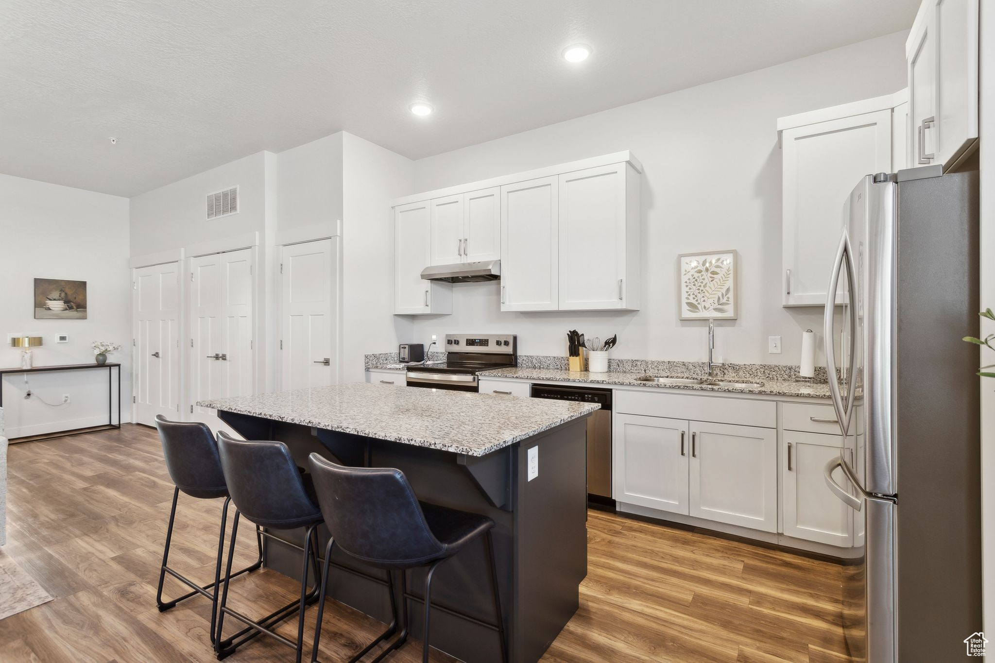 695 E MAIN ST #R-204