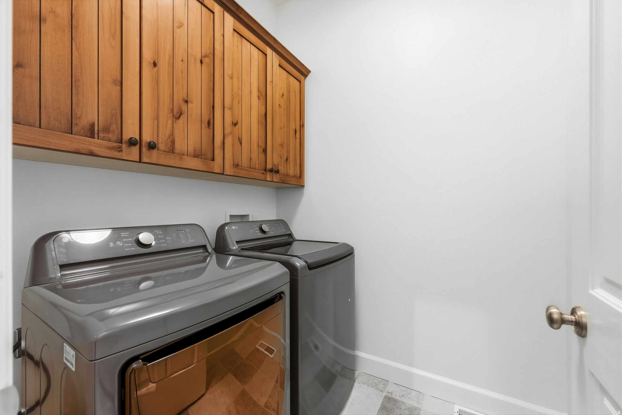 33 W VILLAGE CIR #23